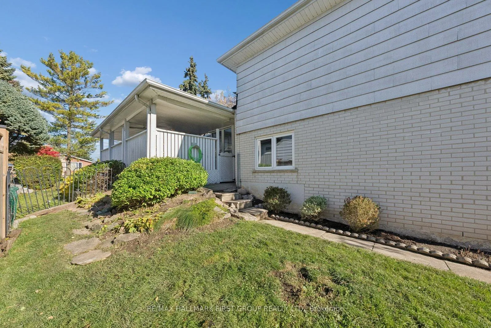 Photo 35 of 957 Timmins Gardens, Pickering, West Shore — HOMEH