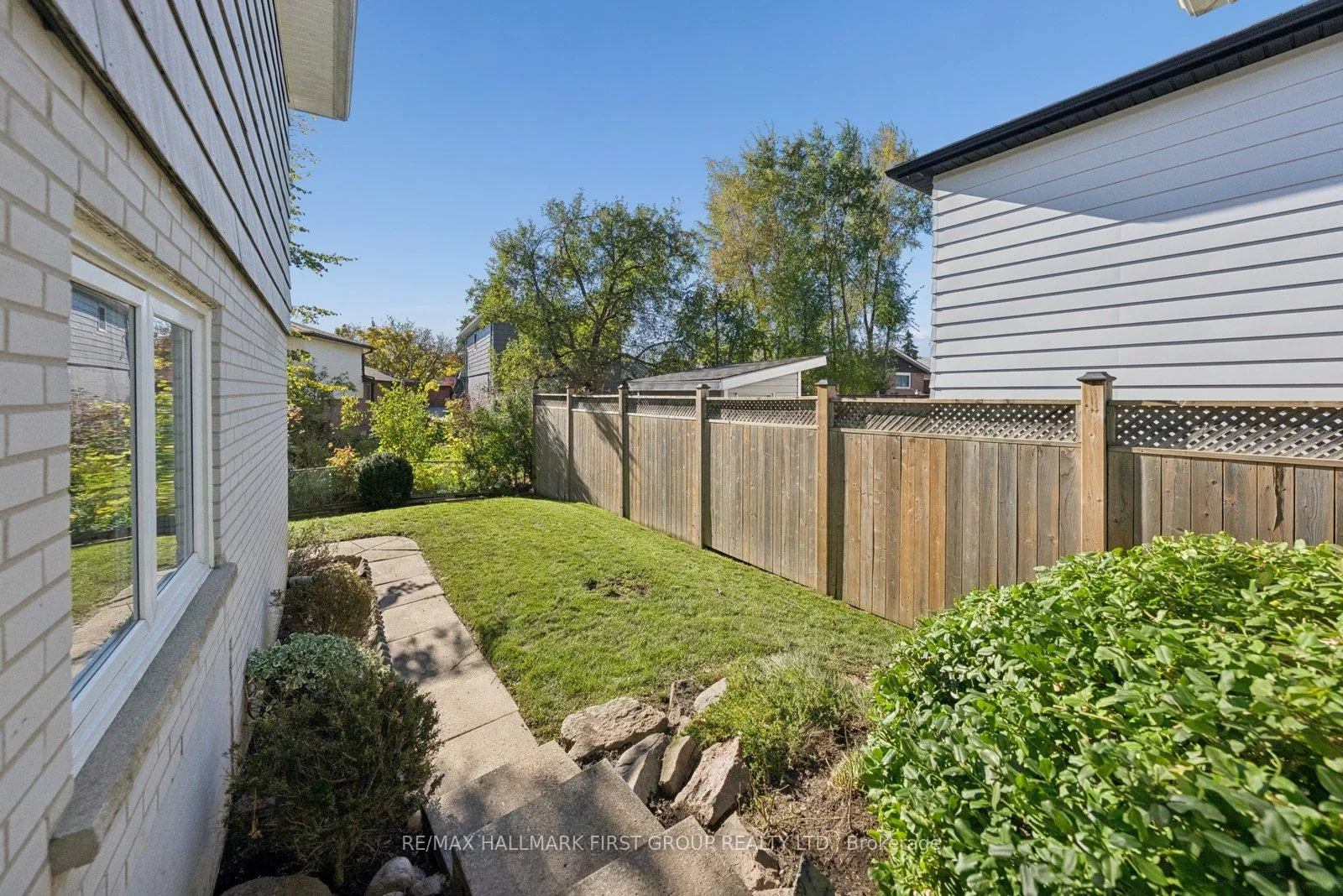 Photo 42 of 957 Timmins Gardens, Pickering, West Shore — HOMEH