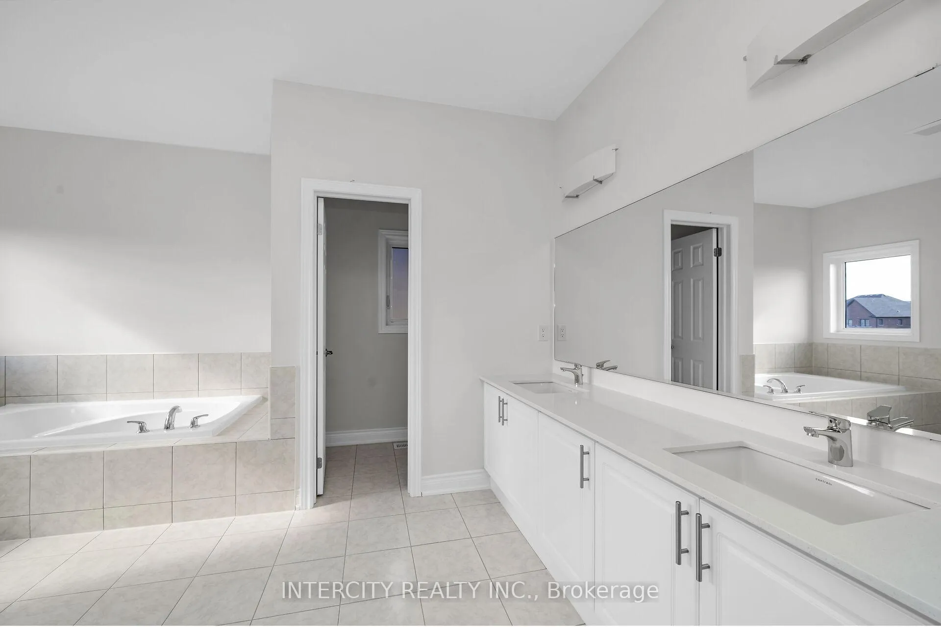 Photo 23 of 16 Keyworth Crescent, Brampton, Sandringham-Wellington North — HOMEH