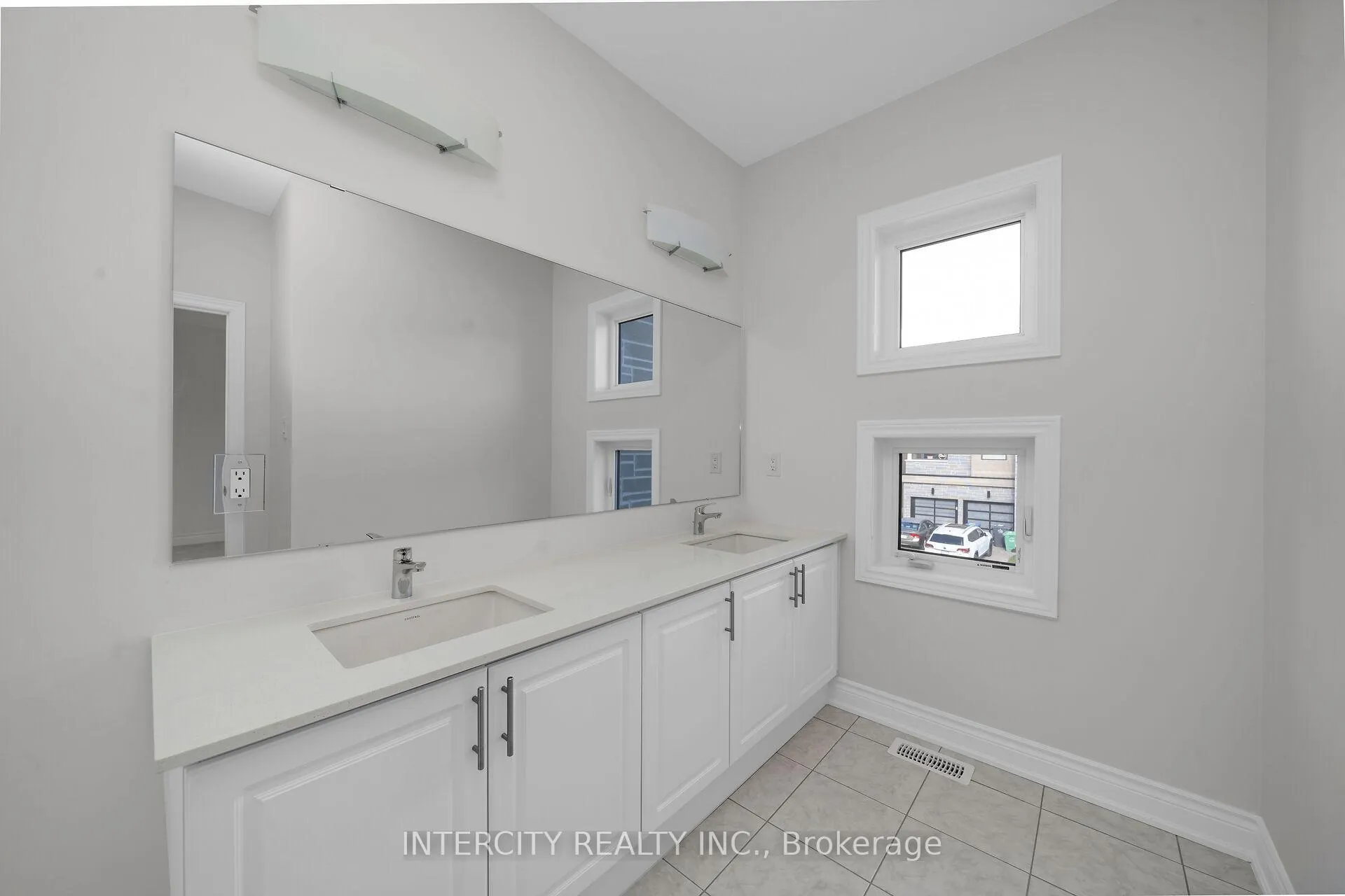Photo 28 of 16 Keyworth Crescent, Brampton, Sandringham-Wellington North — HOMEH