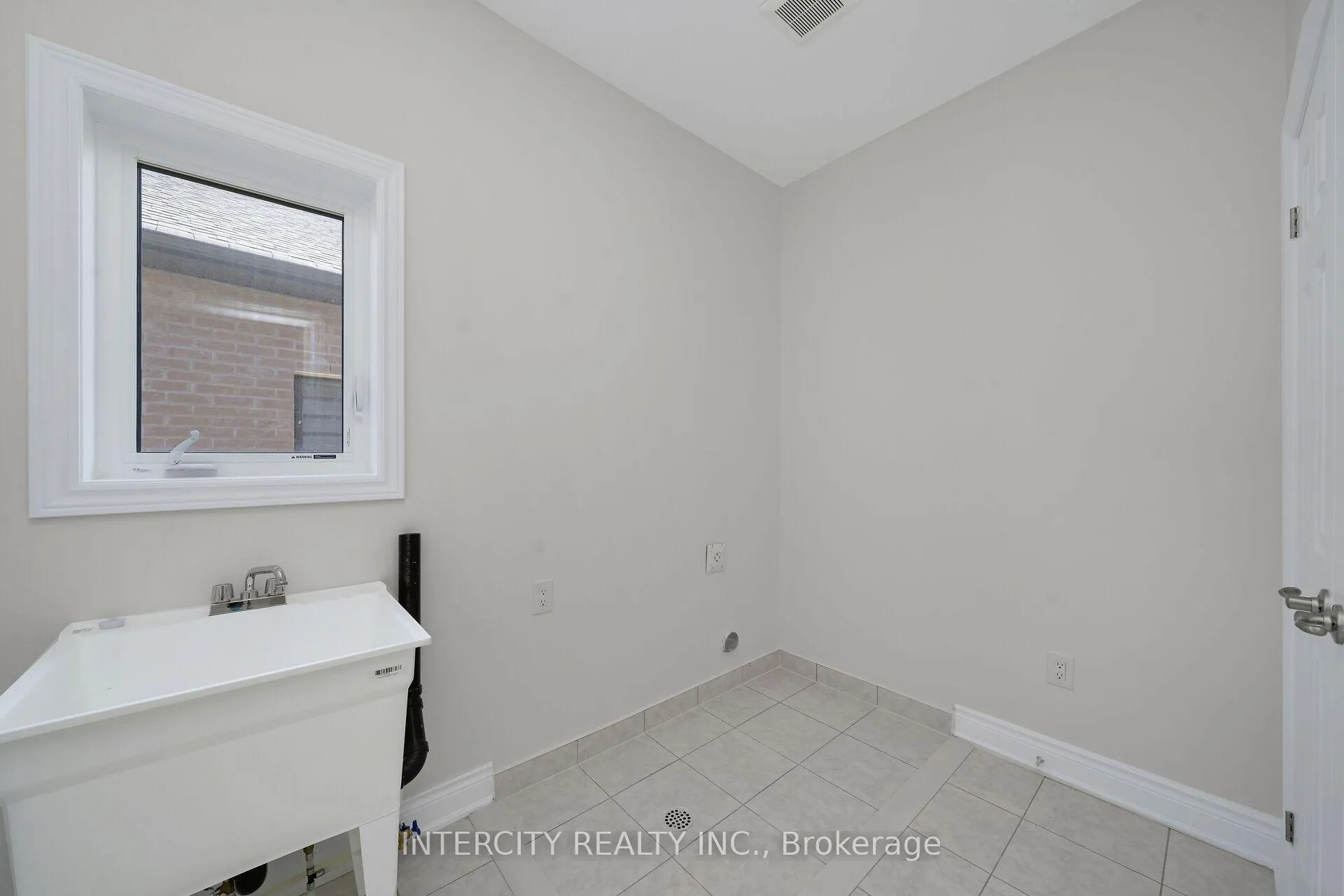 Photo 35 of 16 Keyworth Crescent, Brampton, Sandringham-Wellington North — HOMEH