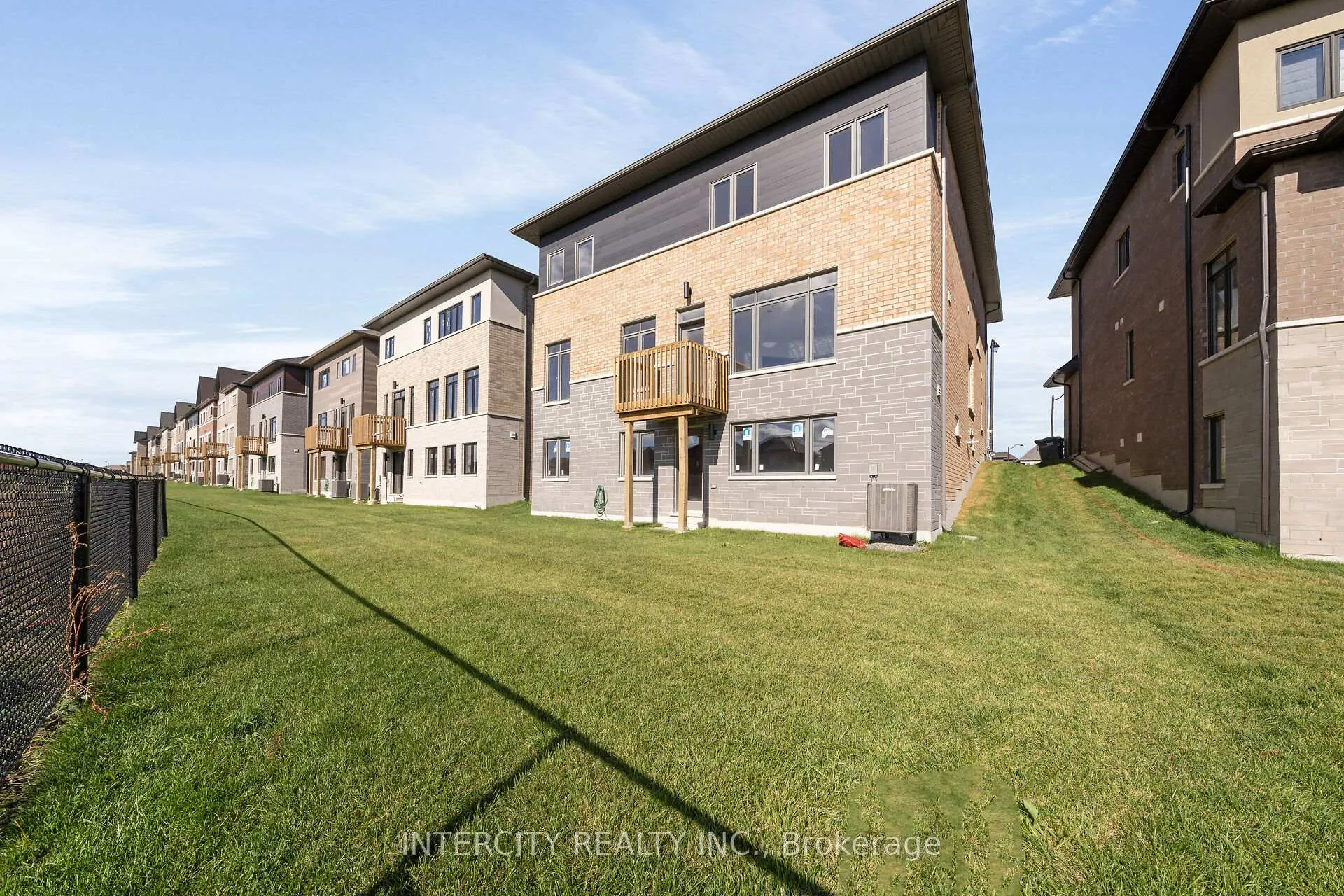 Photo 36 of 16 Keyworth Crescent, Brampton, Sandringham-Wellington North — HOMEH