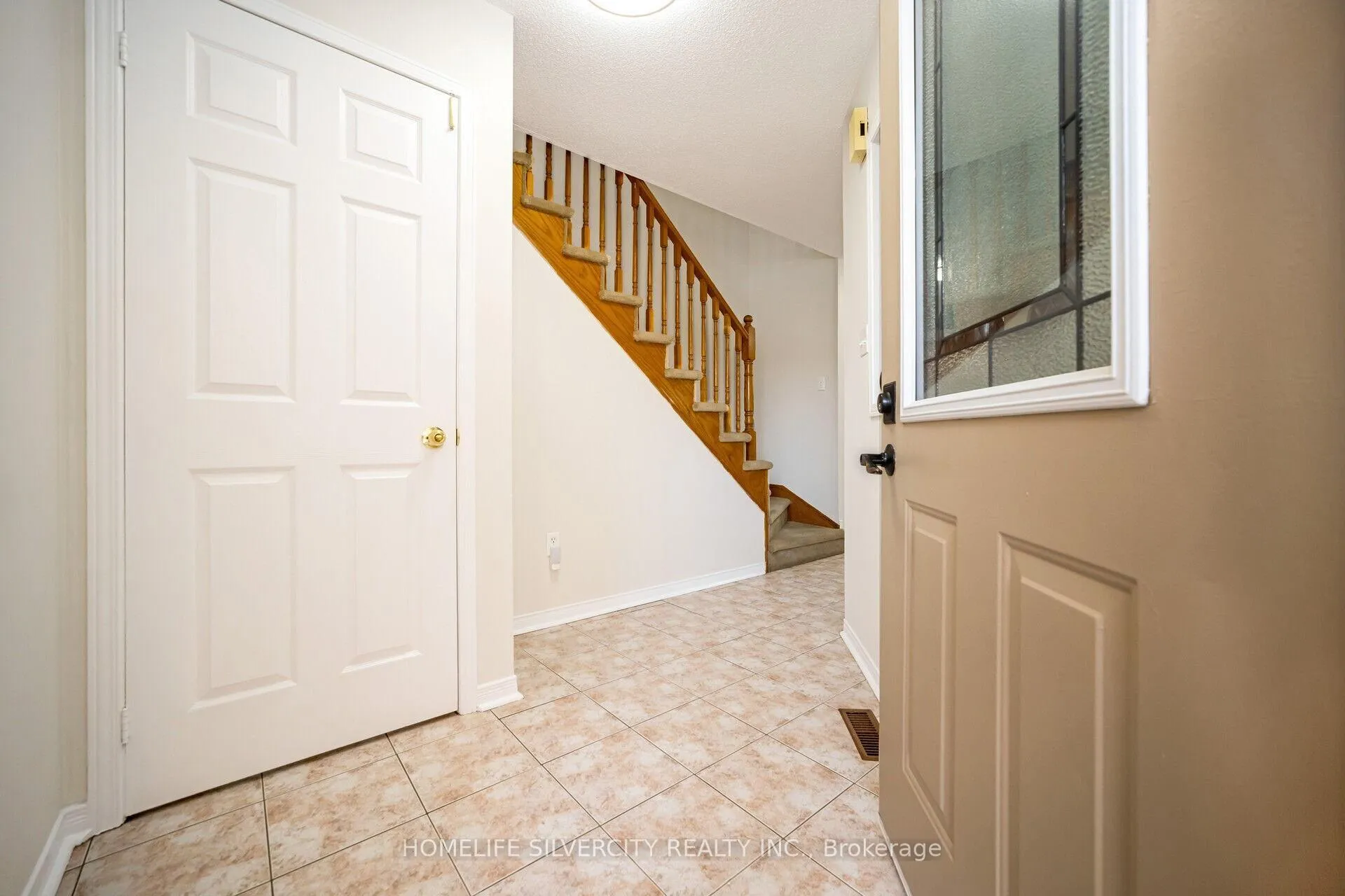 Photo 3 of 70 Tumbleweed Trail, Brampton, Fletcher's Creek South — HOMEH