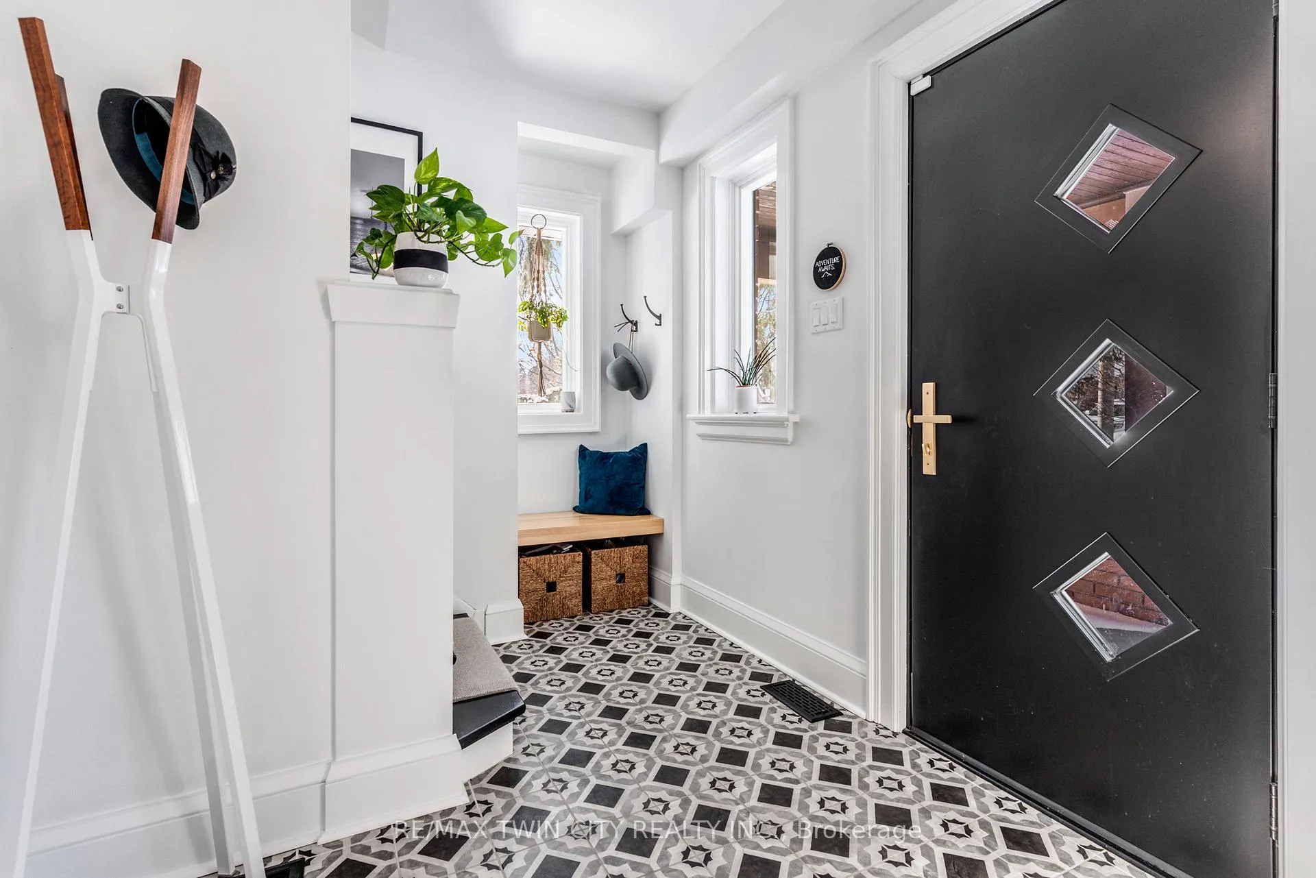 Photo 2 of 86 Earl Street, Kitchener — HOMEH