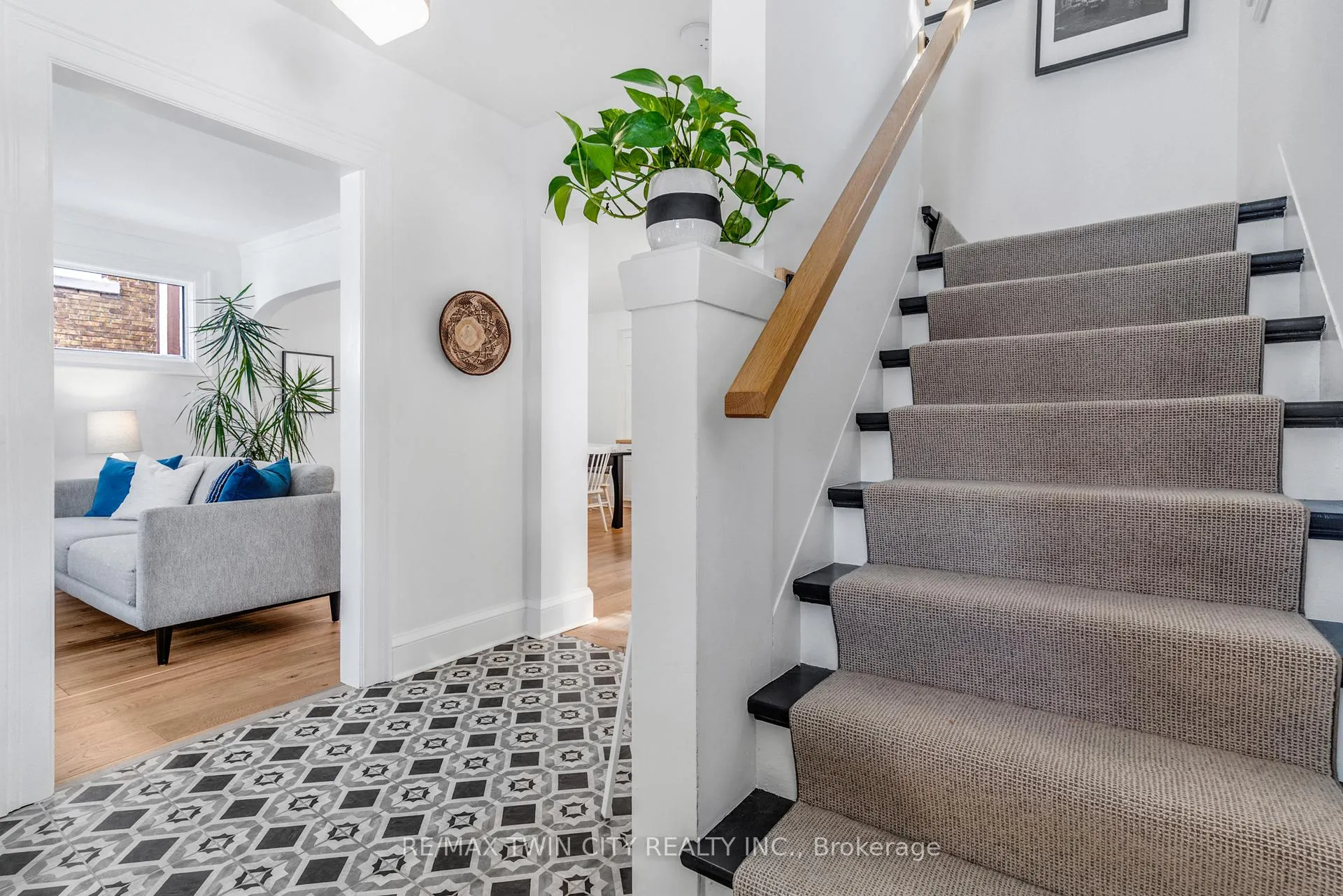 Photo 3 of 86 Earl Street, Kitchener — HOMEH