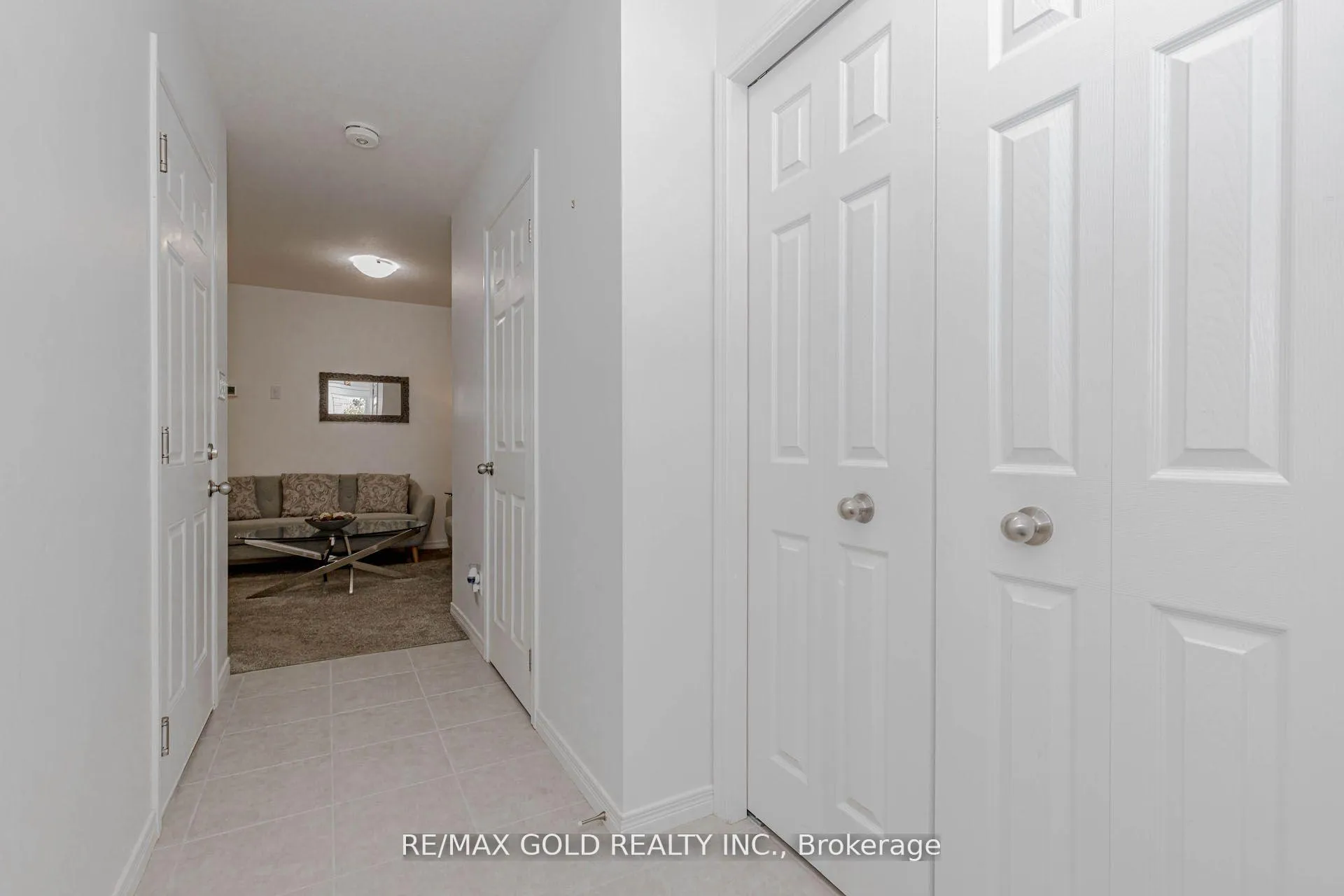 Photo 4 of 208 Woodmeadow Court, Kitchener — HOMEH