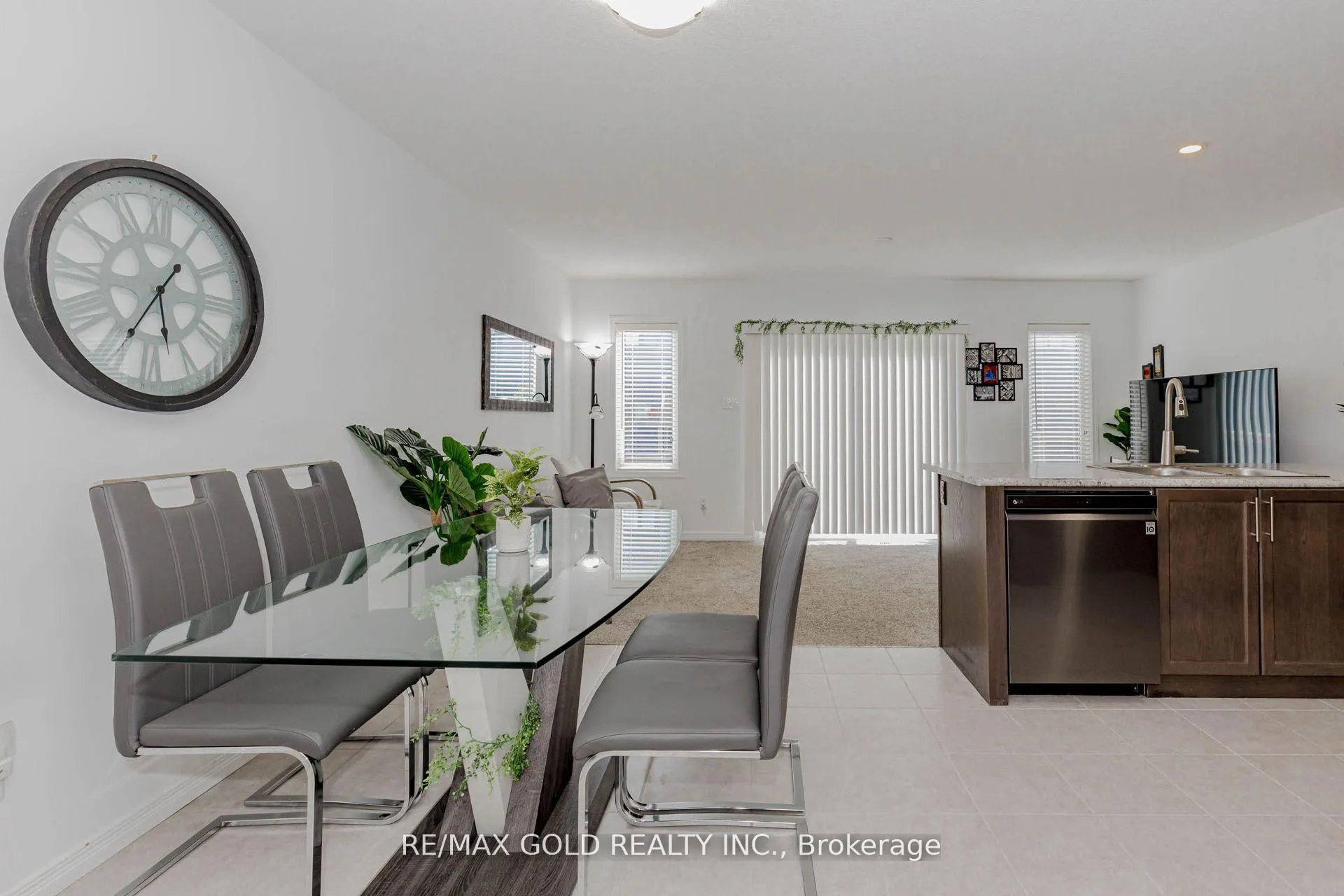 Photo 8 of 208 Woodmeadow Court, Kitchener — HOMEH
