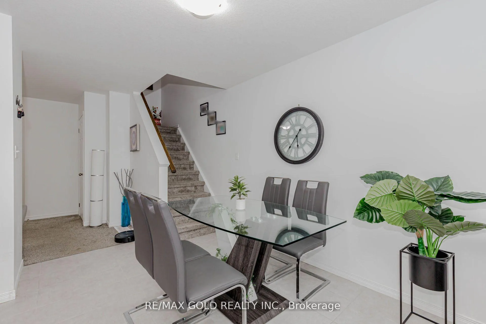 Photo 10 of 208 Woodmeadow Court, Kitchener — HOMEH