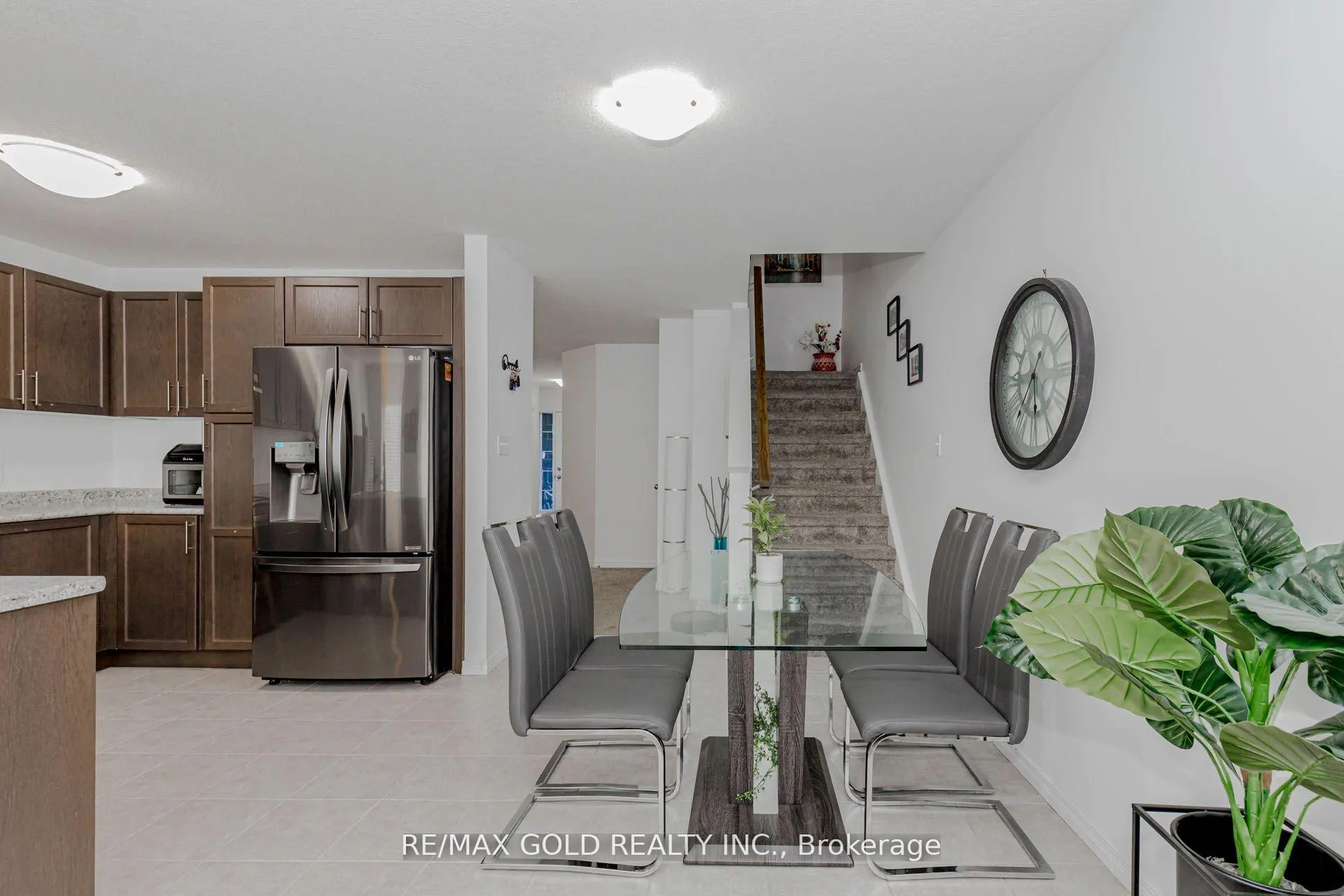 Photo 11 of 208 Woodmeadow Court, Kitchener — HOMEH