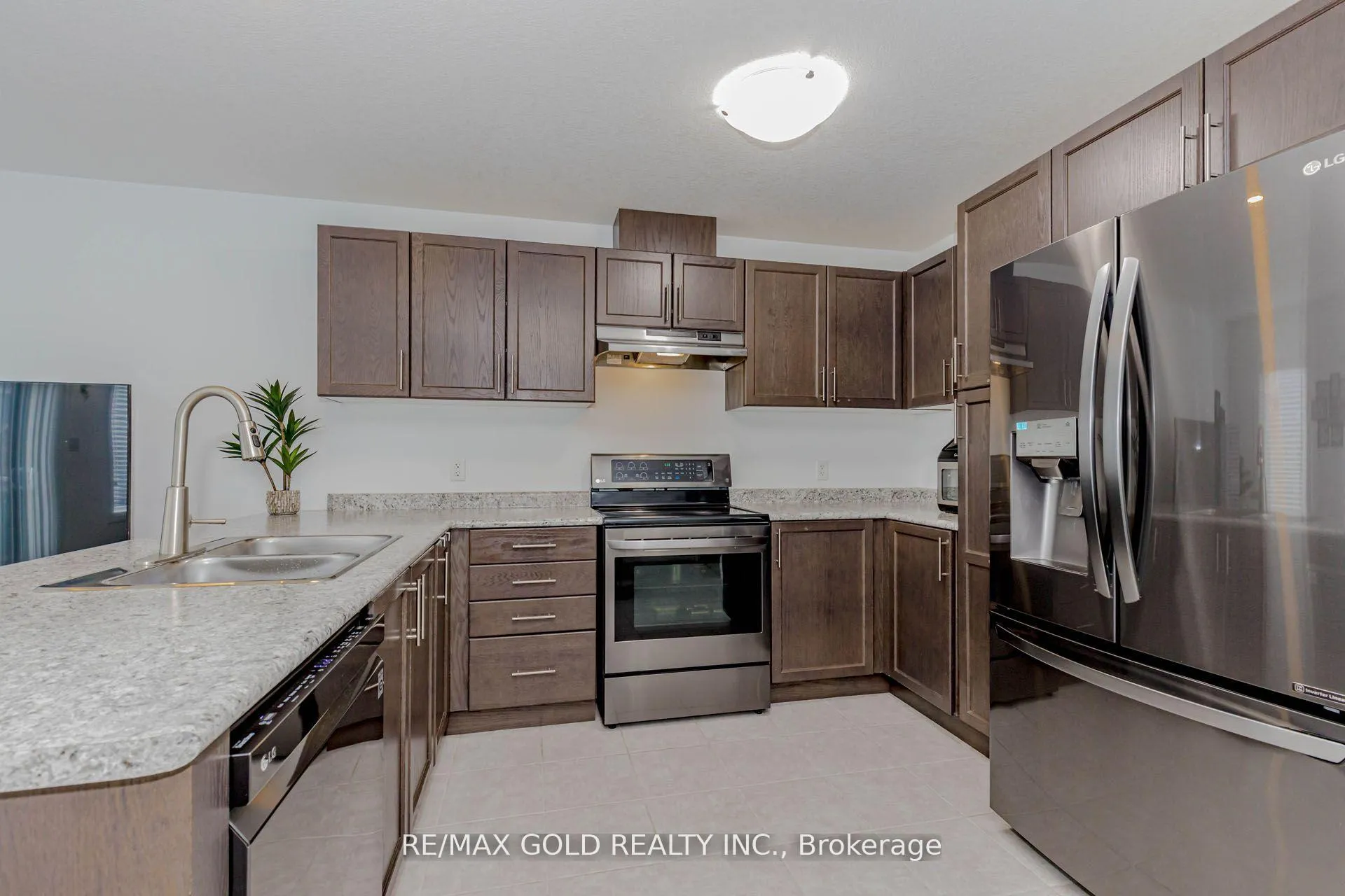 Photo 13 of 208 Woodmeadow Court, Kitchener — HOMEH