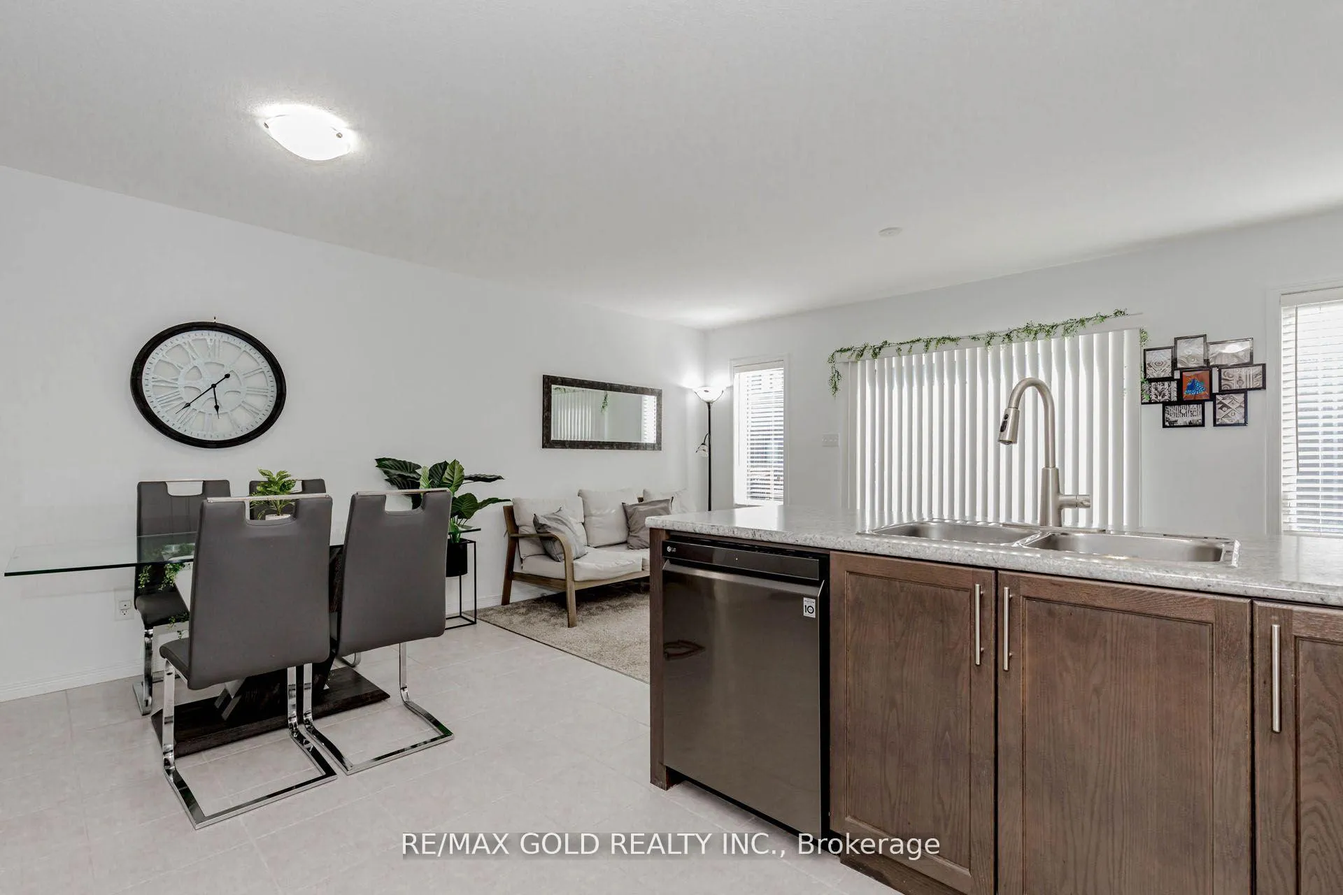 Photo 14 of 208 Woodmeadow Court, Kitchener — HOMEH