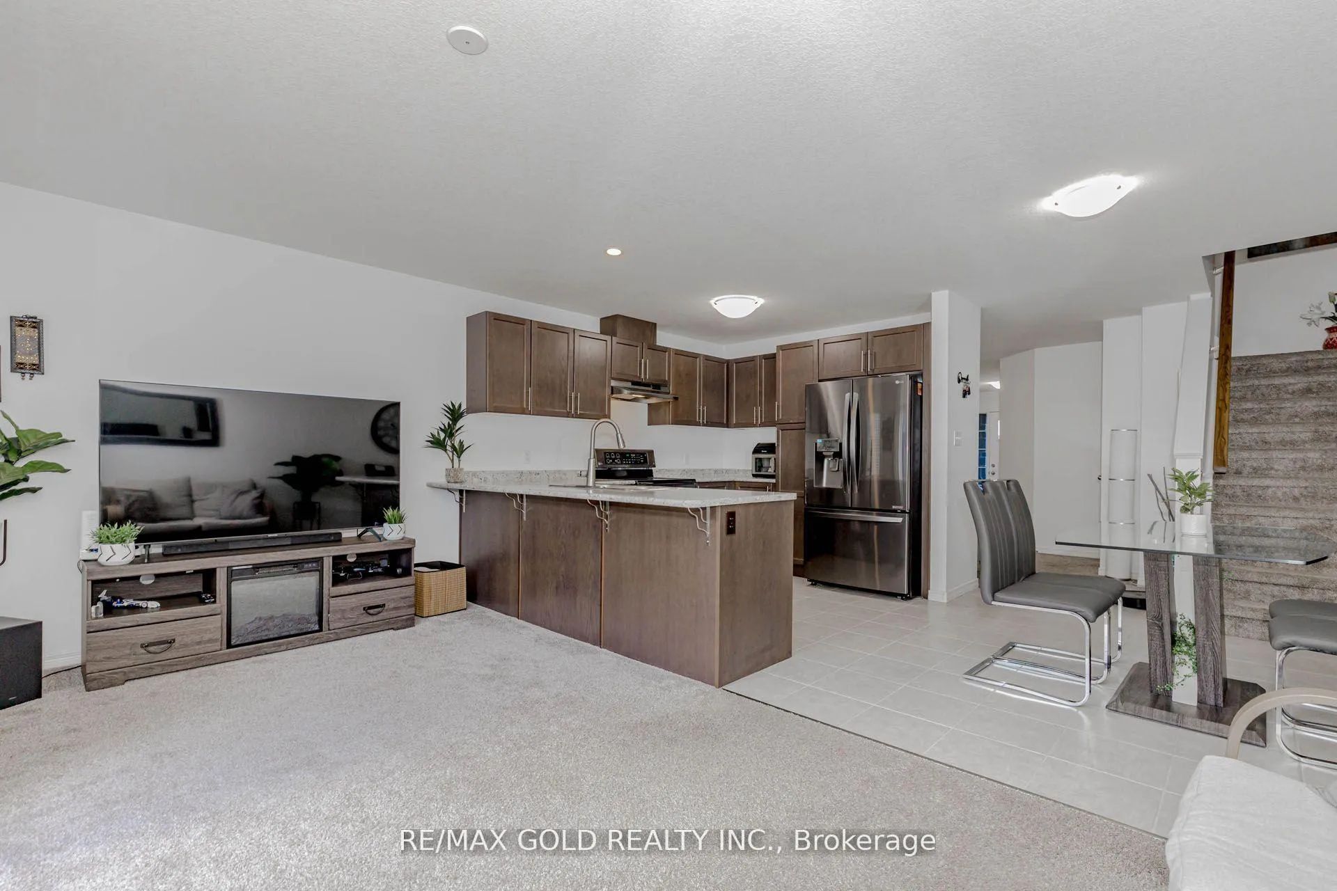 Photo 17 of 208 Woodmeadow Court, Kitchener — HOMEH