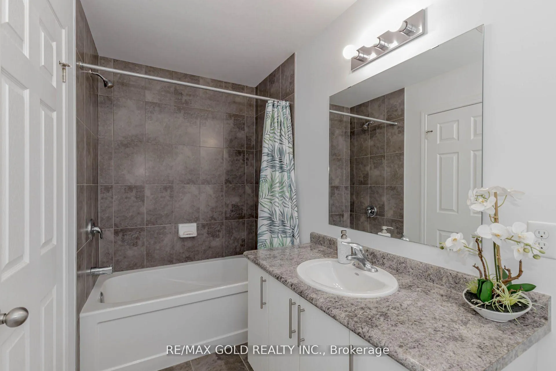 Photo 22 of 208 Woodmeadow Court, Kitchener — HOMEH