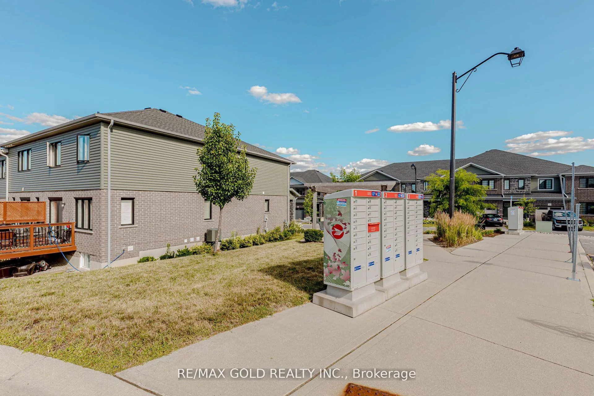 Photo 35 of 208 Woodmeadow Court, Kitchener — HOMEH