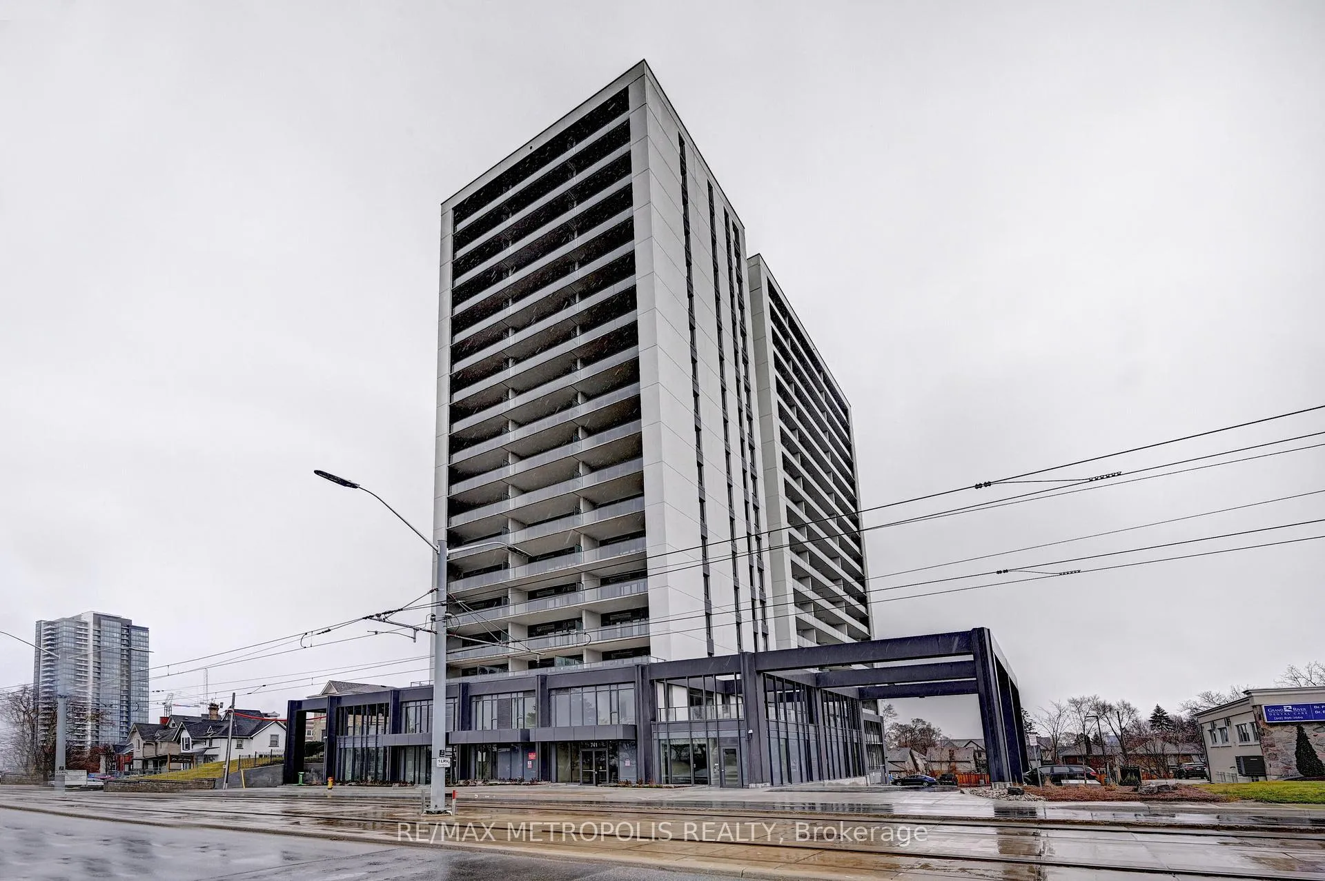 Front of Unit 909, 741 King Street W