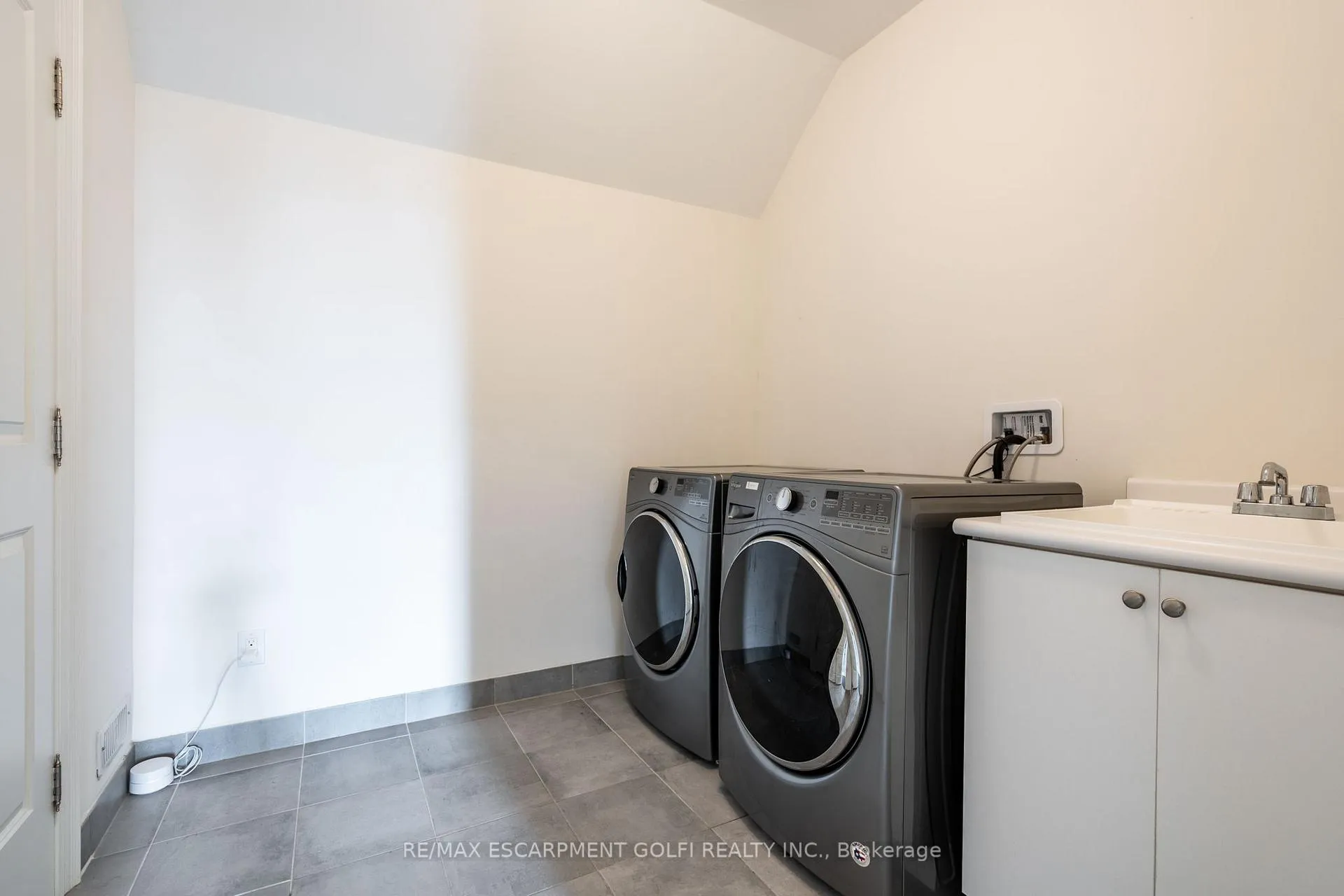 Photo 19 of 3 Shippee Avenue, Hamilton, Stoney Creek — HOMEH