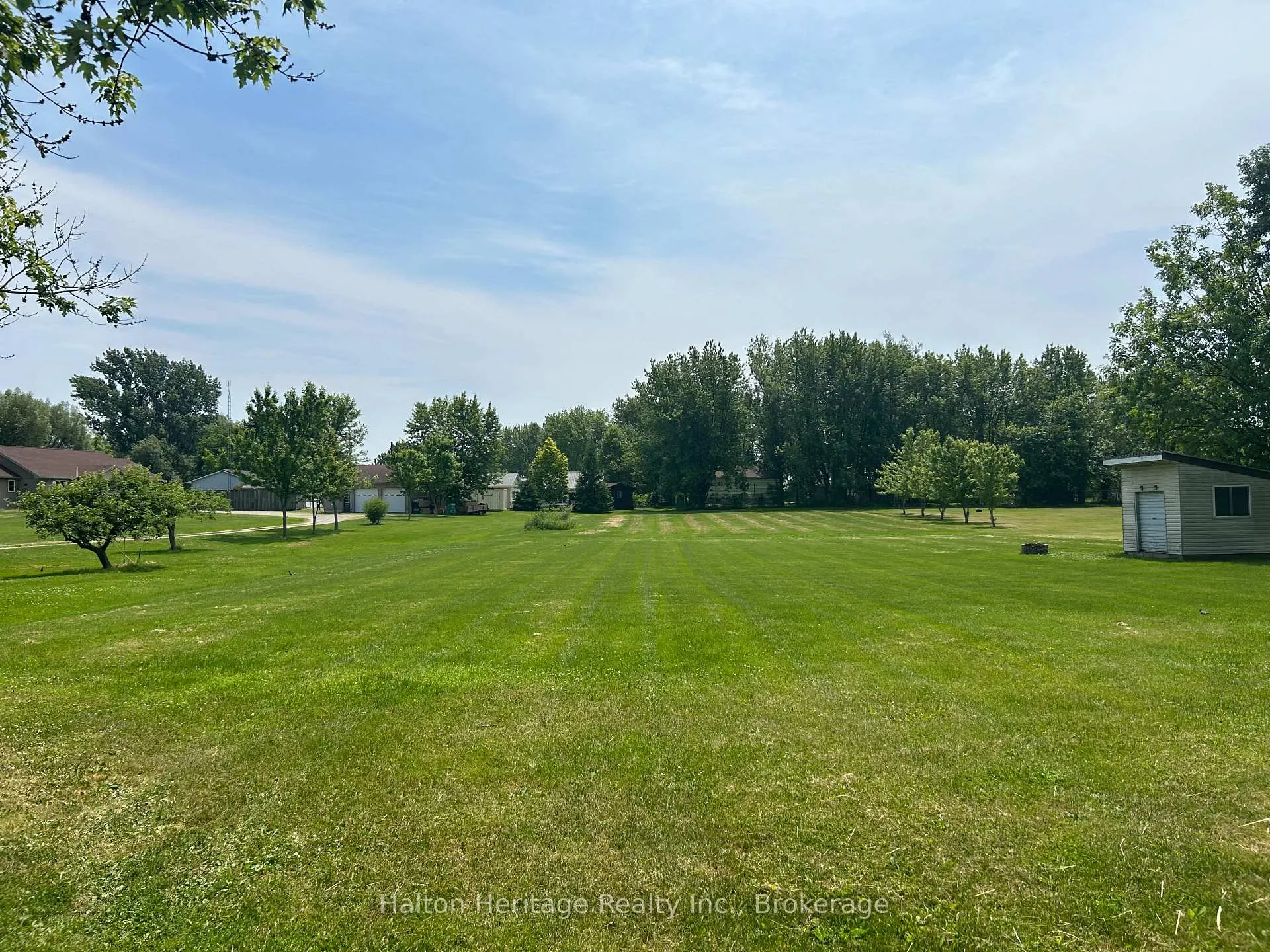 Photo 3 of 418 Lakeshore Road, Haldimand — HOMEH