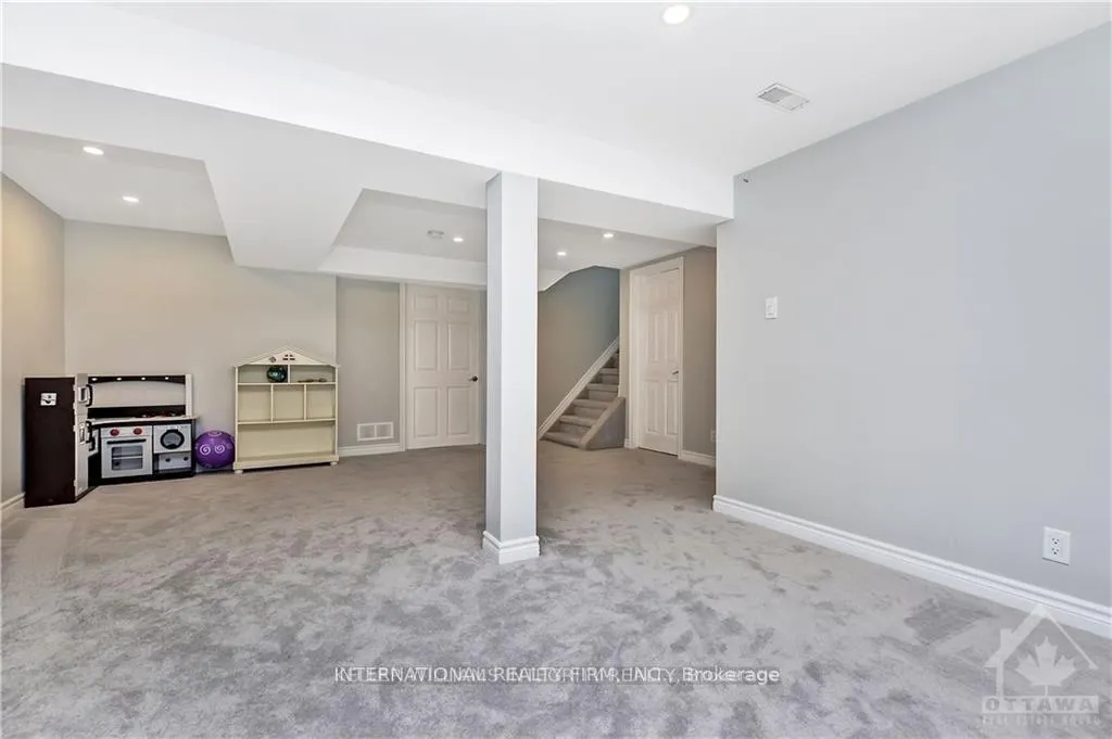 Photo 10 of 5 Murphy Court, Ottawa, Kanata - Rural Kanata (Central) — HOMEH