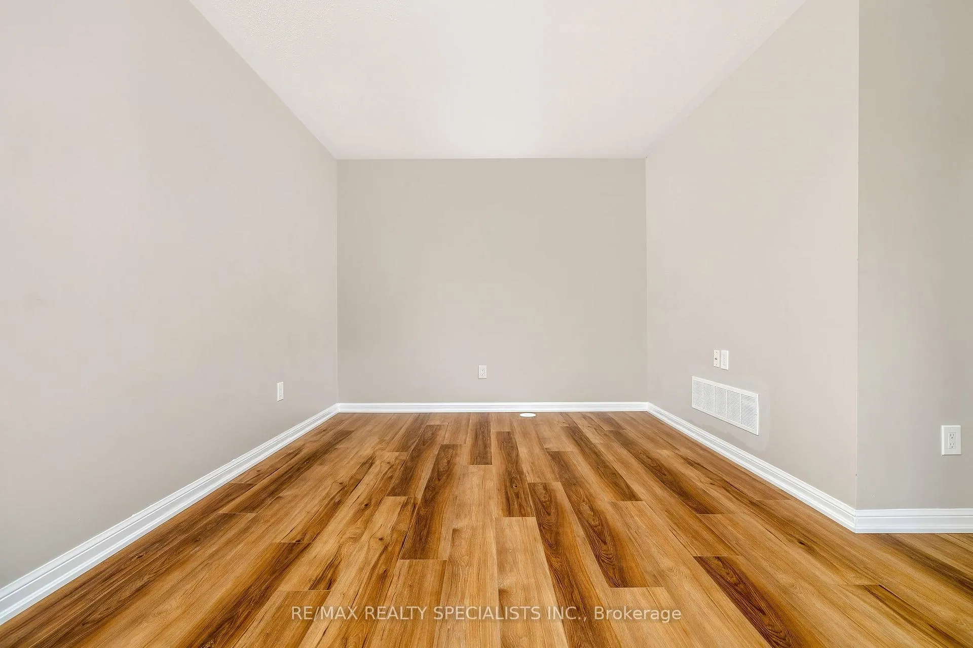 Photo 8 of 562 Pharo Point, Milton, Willmott — HOMEH