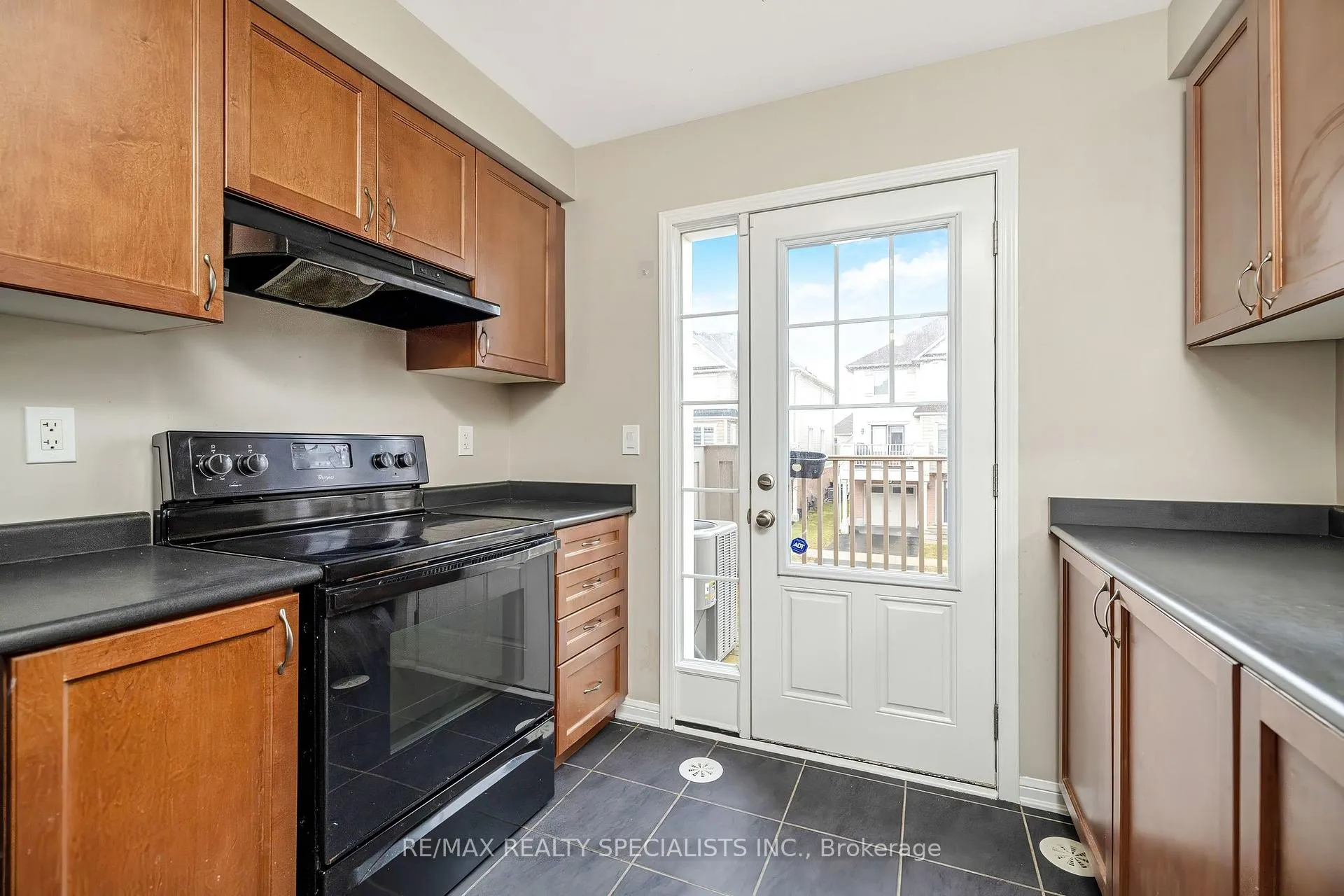 Photo 17 of 562 Pharo Point, Milton, Willmott — HOMEH