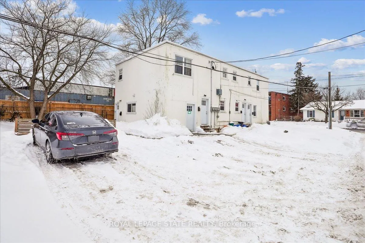 Photo 3 of 63 Pelham Road, St. Catharines, Western Hill — HOMEH