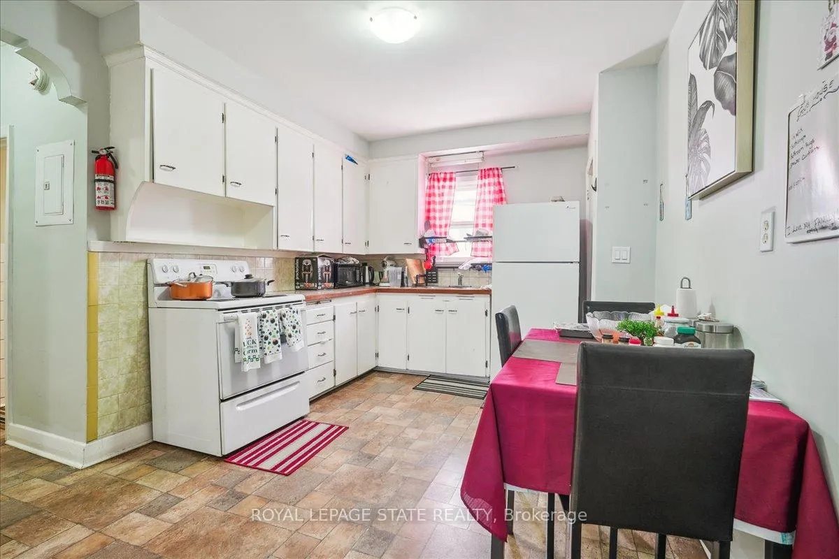 Photo 6 of 63 Pelham Road, St. Catharines, Western Hill — HOMEH