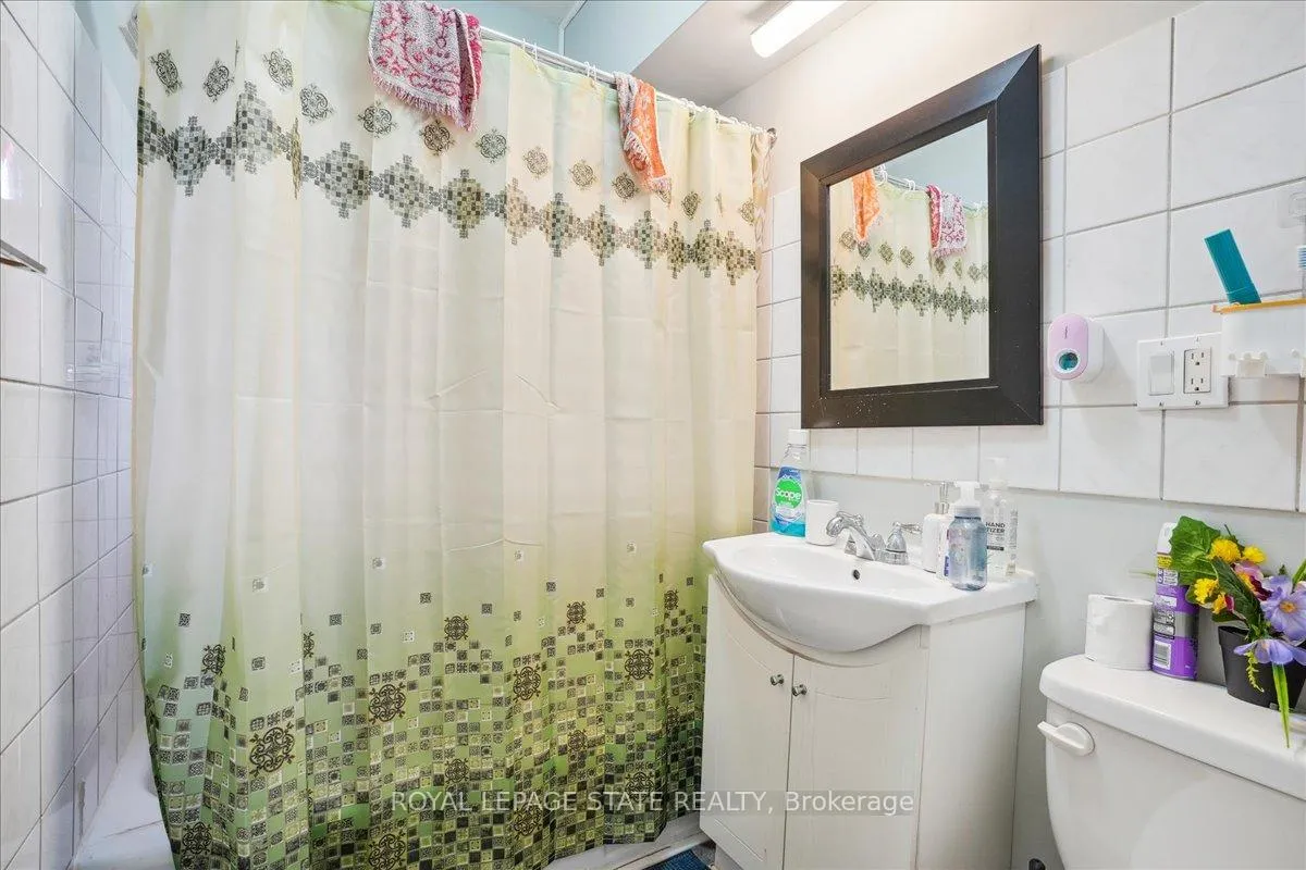 Photo 9 of 63 Pelham Road, St. Catharines, Western Hill — HOMEH