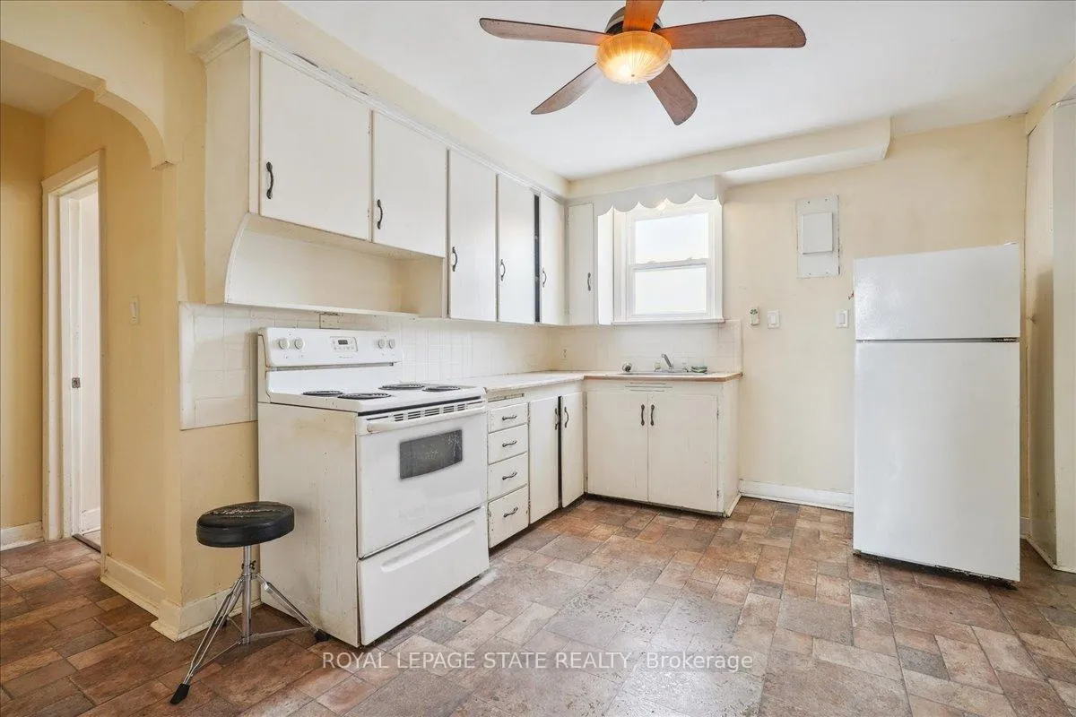 Photo 10 of 63 Pelham Road, St. Catharines, Western Hill — HOMEH