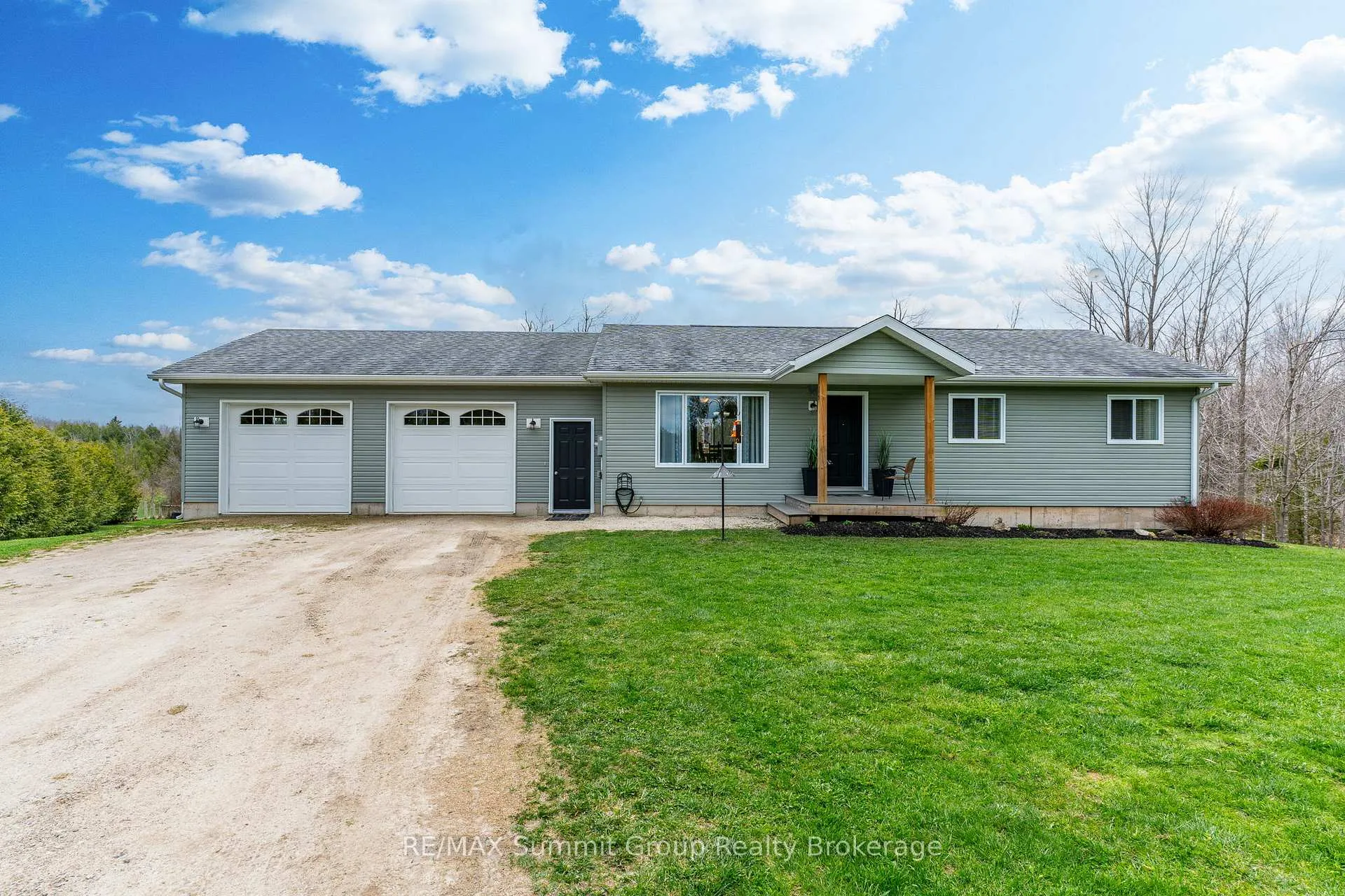 Front of 429528 8th Concession B