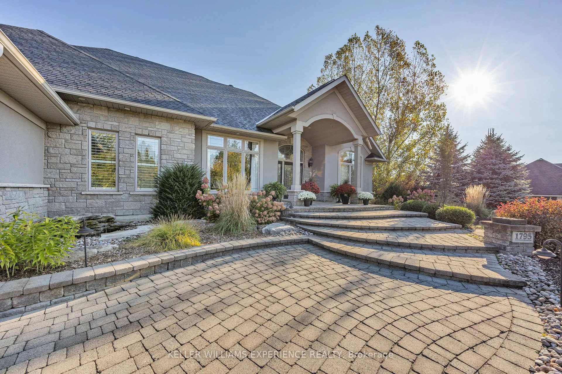 Photo 4 of 1795 Innisbrook Street, Innisfil, Rural Innisfil — HOMEH