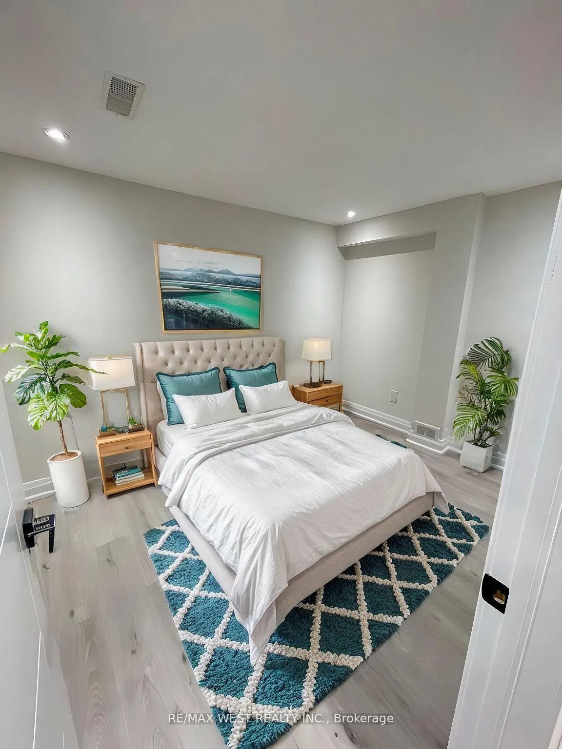 Photo 11 of 68 Marieta Street, Vaughan, East Woodbridge — HOMEH