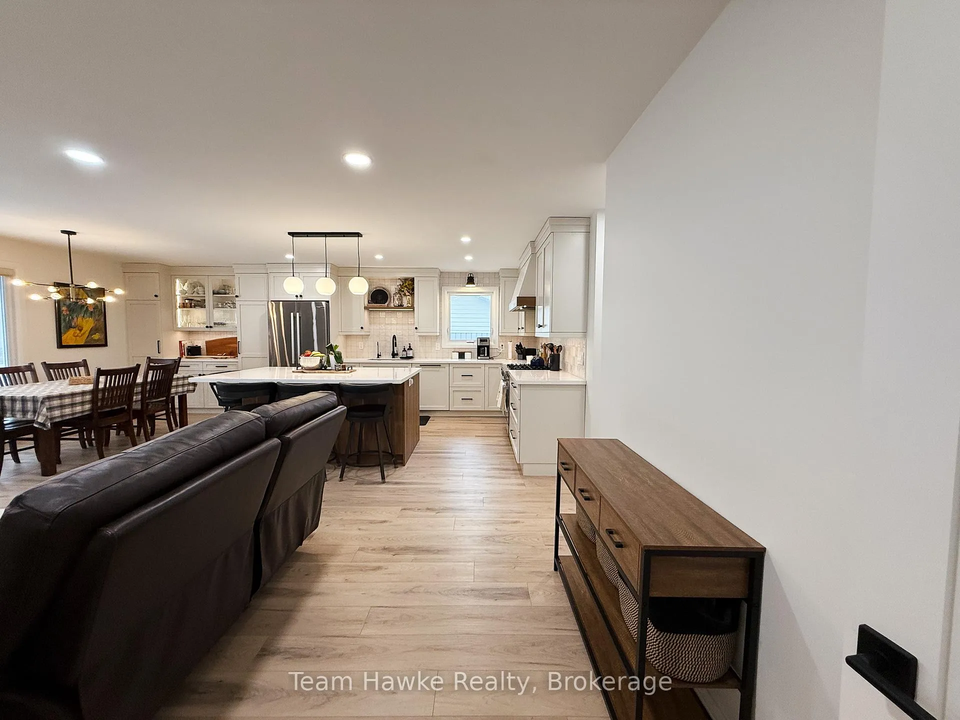 Photo 4 of 802 Birchwood Drive, Midland — HOMEH