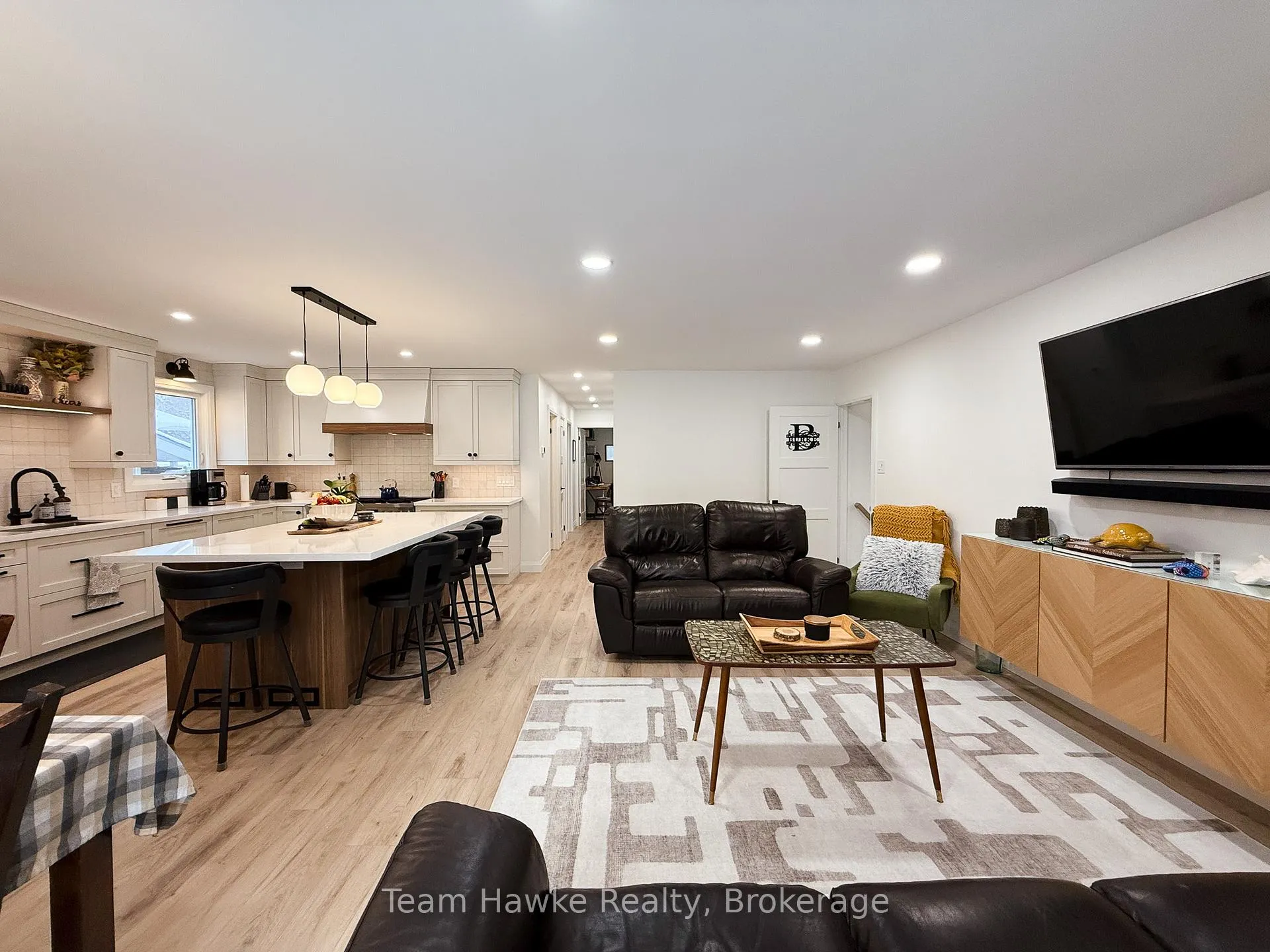 Photo 5 of 802 Birchwood Drive, Midland — HOMEH