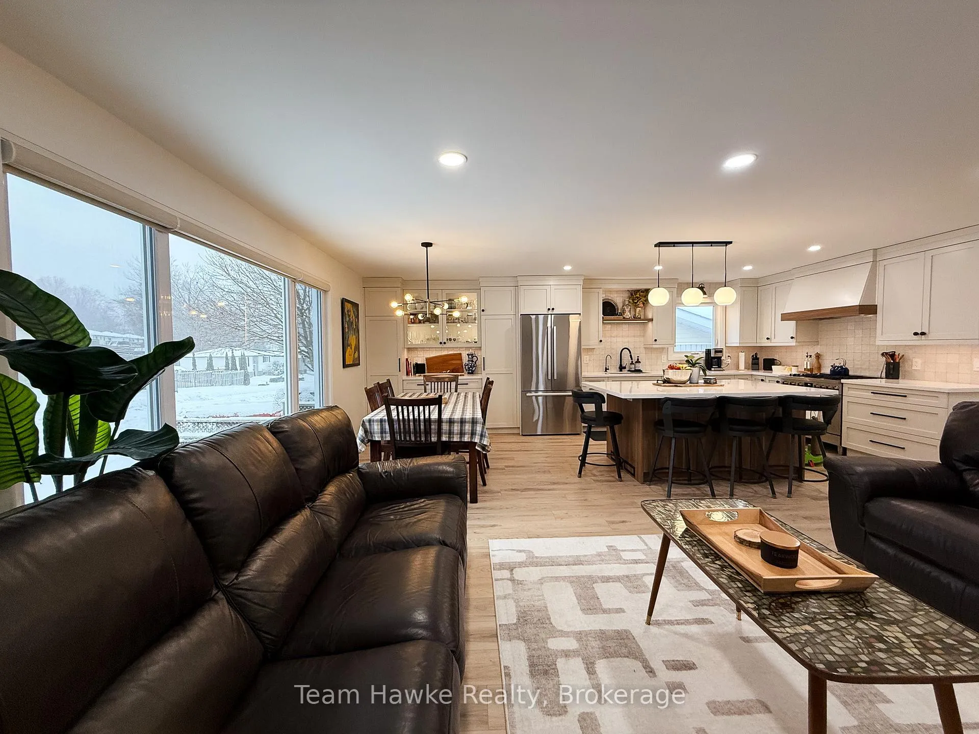 Photo 8 of 802 Birchwood Drive, Midland — HOMEH