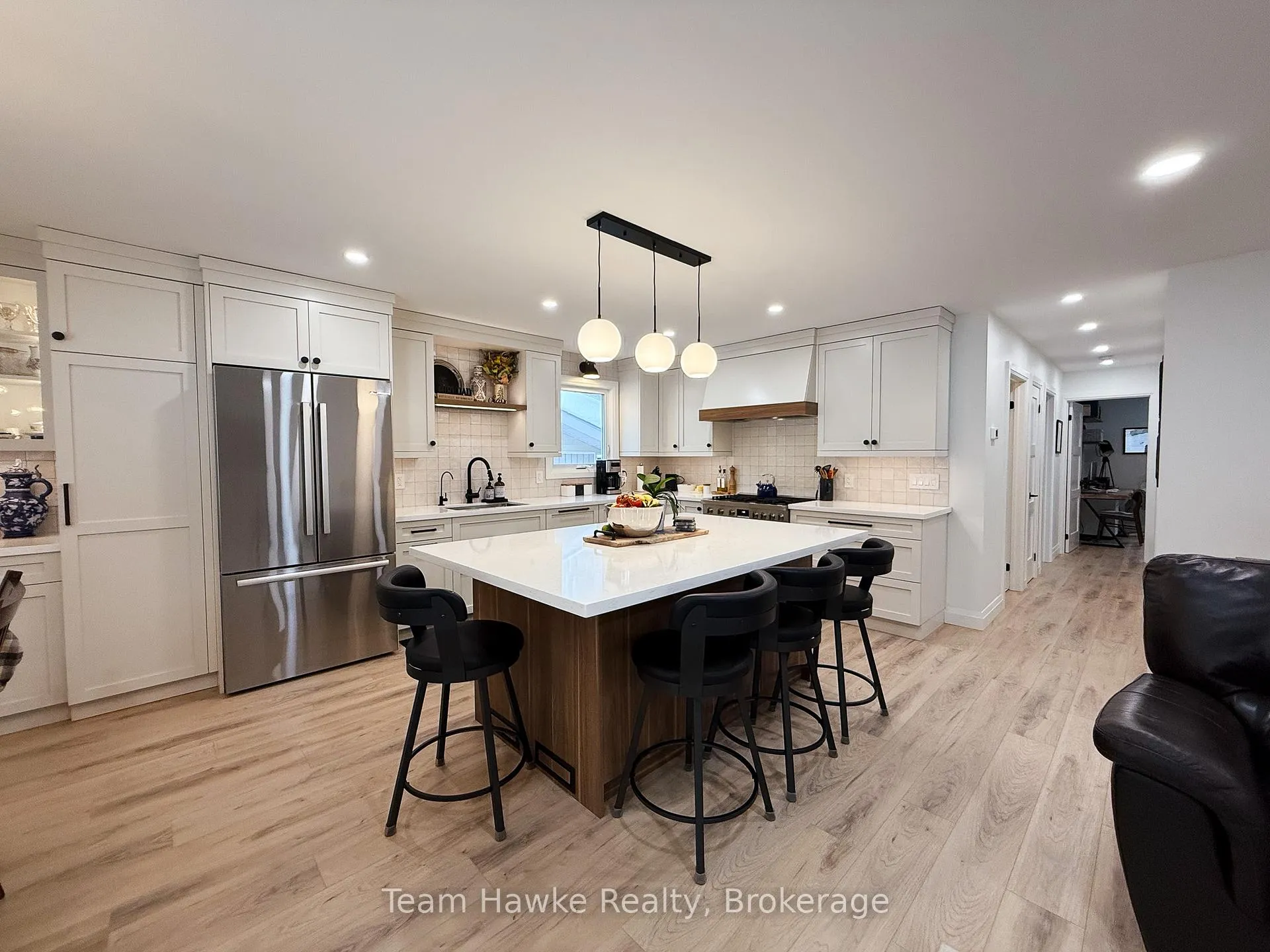 Photo 9 of 802 Birchwood Drive, Midland — HOMEH
