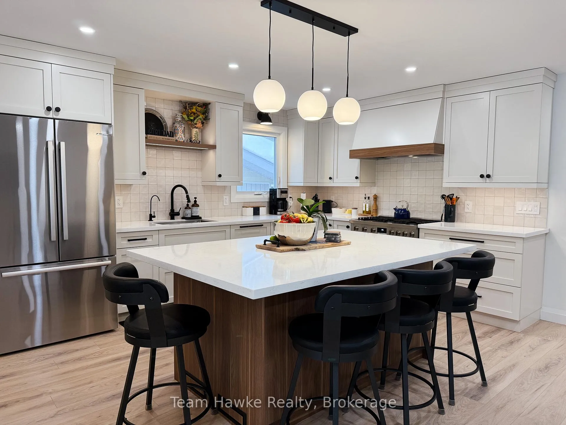 Photo 10 of 802 Birchwood Drive, Midland — HOMEH