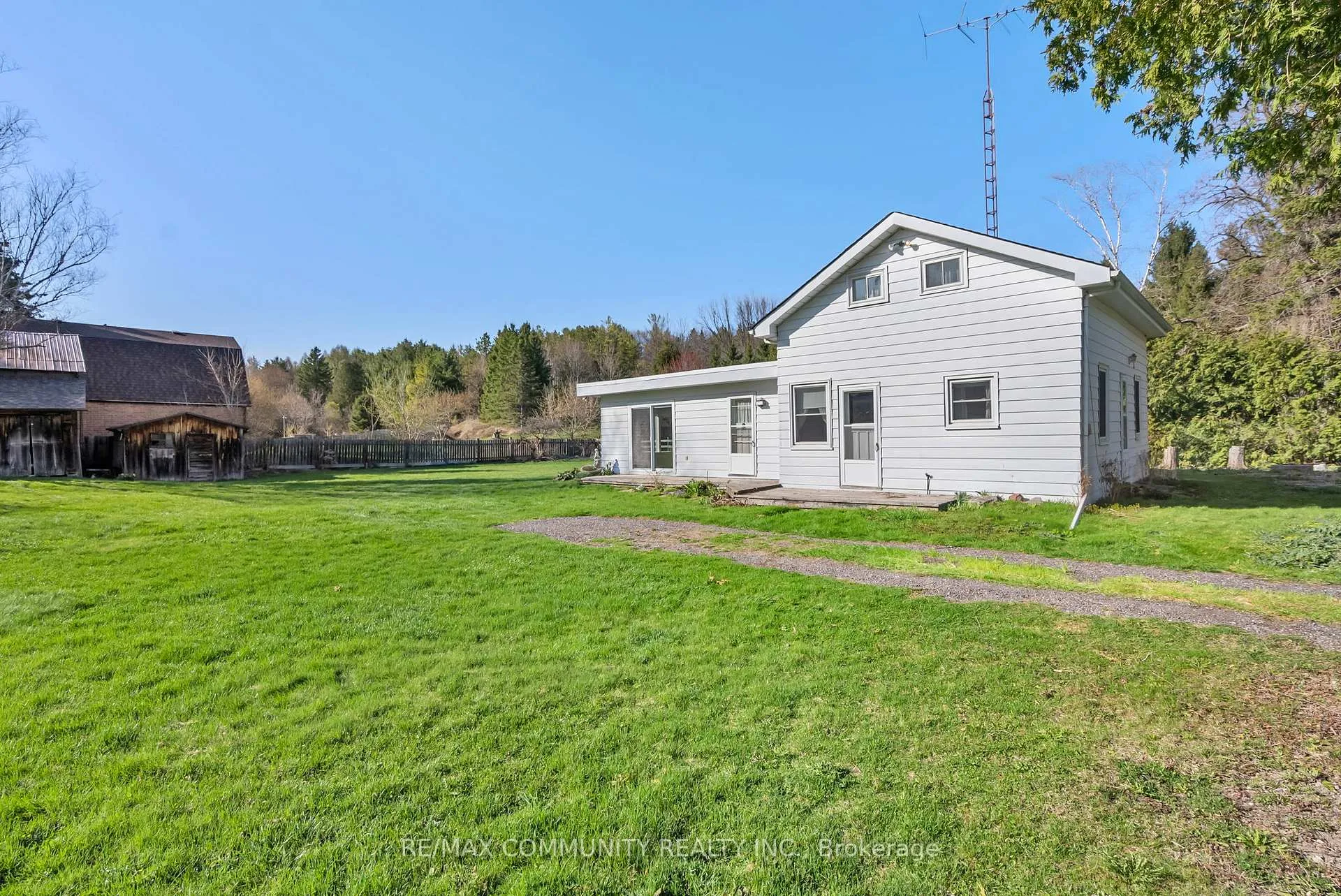Photo 3 of 9850 Columbia Way, Caledon, Rural Caledon — HOMEH
