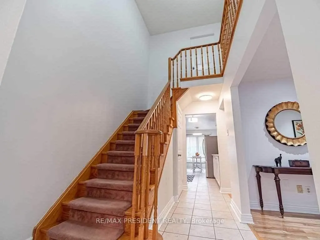 Photo 3 of 423 Brownridge Drive, Vaughan, Brownridge — HOMEH