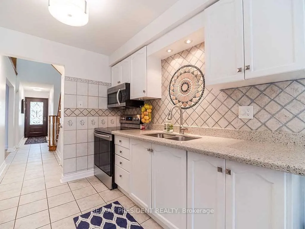 Photo 8 of 423 Brownridge Drive, Vaughan, Brownridge — HOMEH