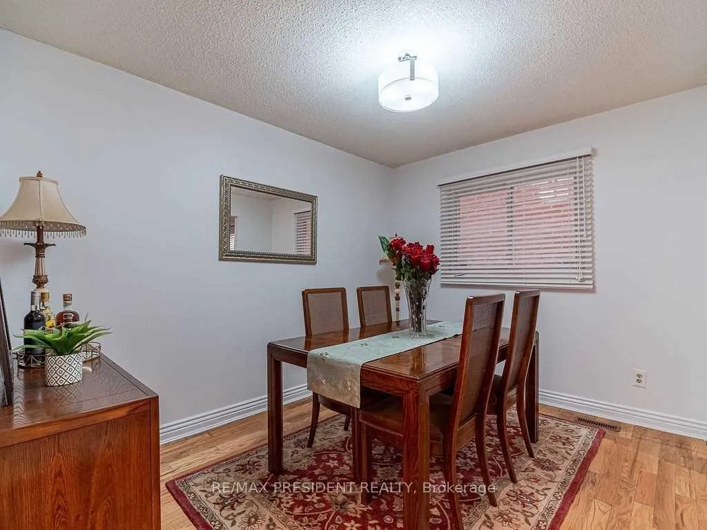 Photo 11 of 423 Brownridge Drive, Vaughan, Brownridge — HOMEH