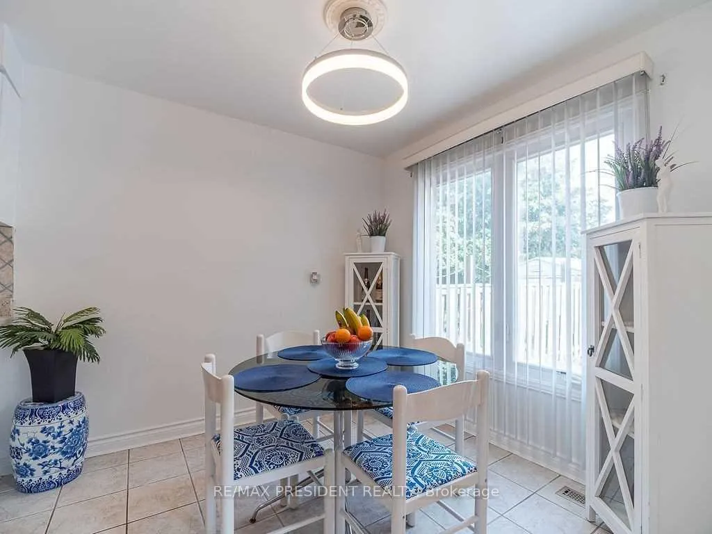 Photo 12 of 423 Brownridge Drive, Vaughan, Brownridge — HOMEH