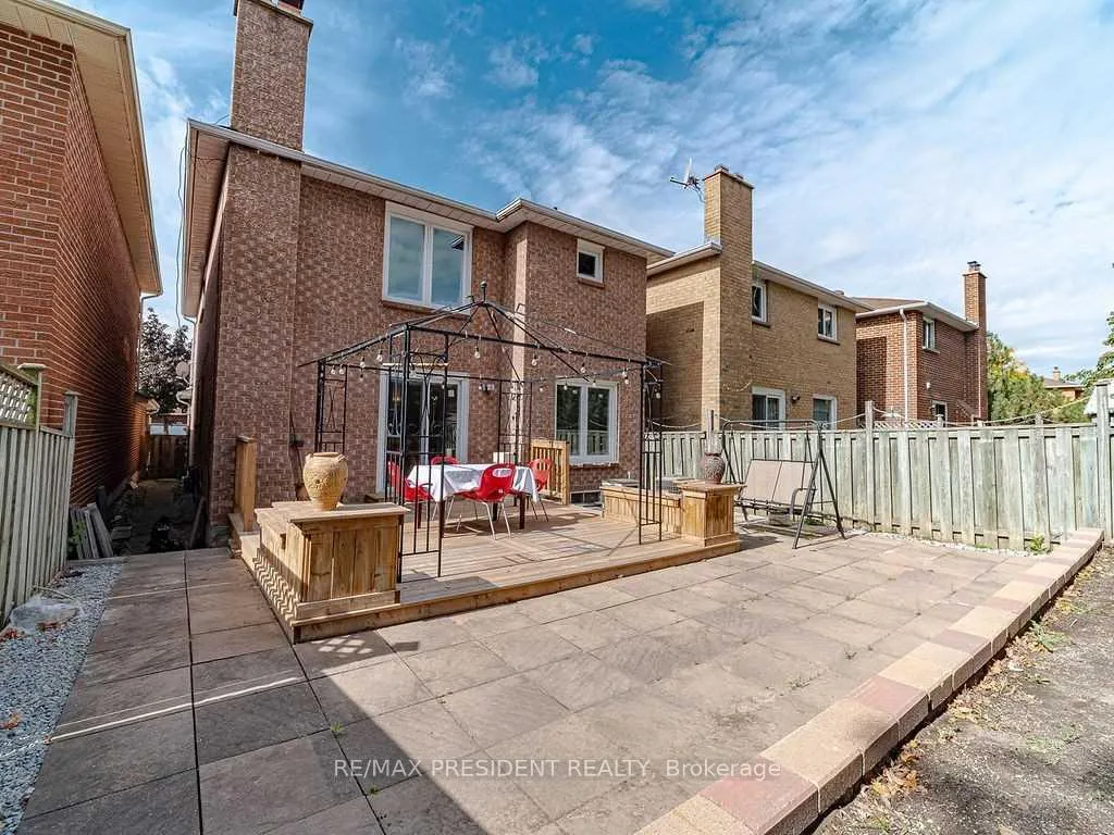 Photo 15 of 423 Brownridge Drive, Vaughan, Brownridge — HOMEH