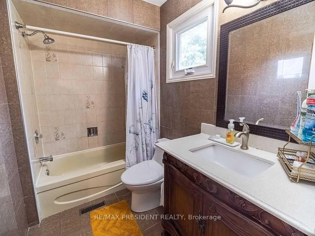Photo 19 of 423 Brownridge Drive, Vaughan, Brownridge — HOMEH