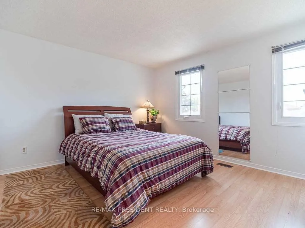 Photo 20 of 423 Brownridge Drive, Vaughan, Brownridge — HOMEH