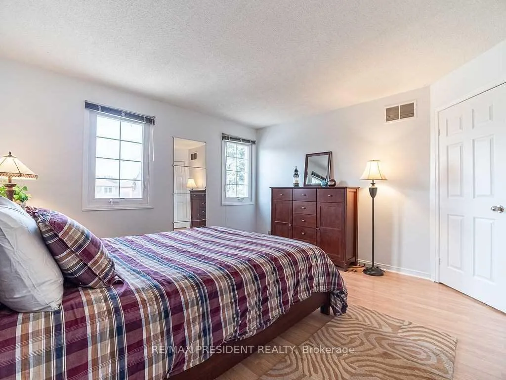Photo 21 of 423 Brownridge Drive, Vaughan, Brownridge — HOMEH