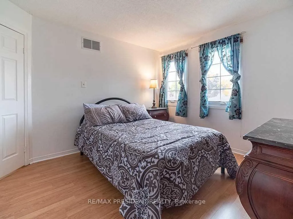 Photo 22 of 423 Brownridge Drive, Vaughan, Brownridge — HOMEH