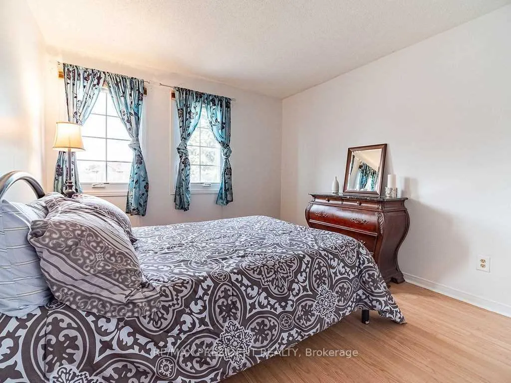 Photo 23 of 423 Brownridge Drive, Vaughan, Brownridge — HOMEH