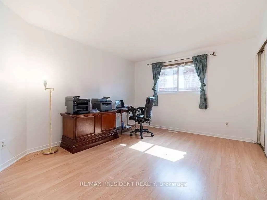 Photo 24 of 423 Brownridge Drive, Vaughan, Brownridge — HOMEH