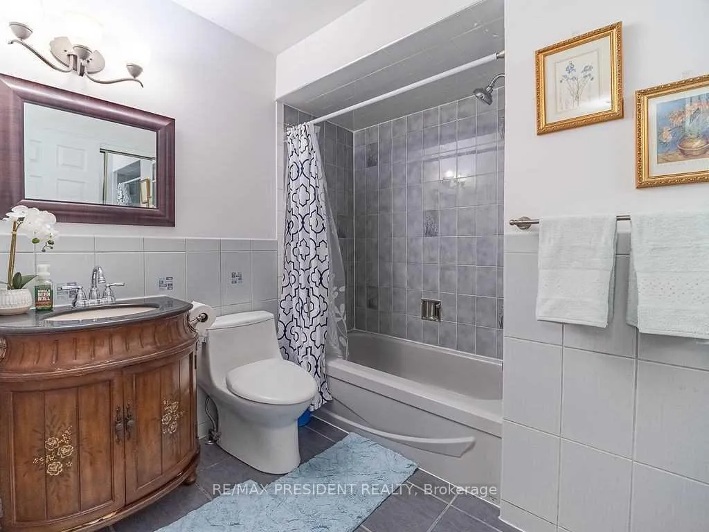 Photo 25 of 423 Brownridge Drive, Vaughan, Brownridge — HOMEH
