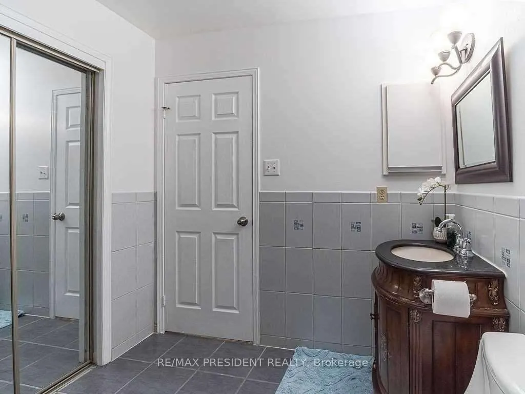 Photo 26 of 423 Brownridge Drive, Vaughan, Brownridge — HOMEH